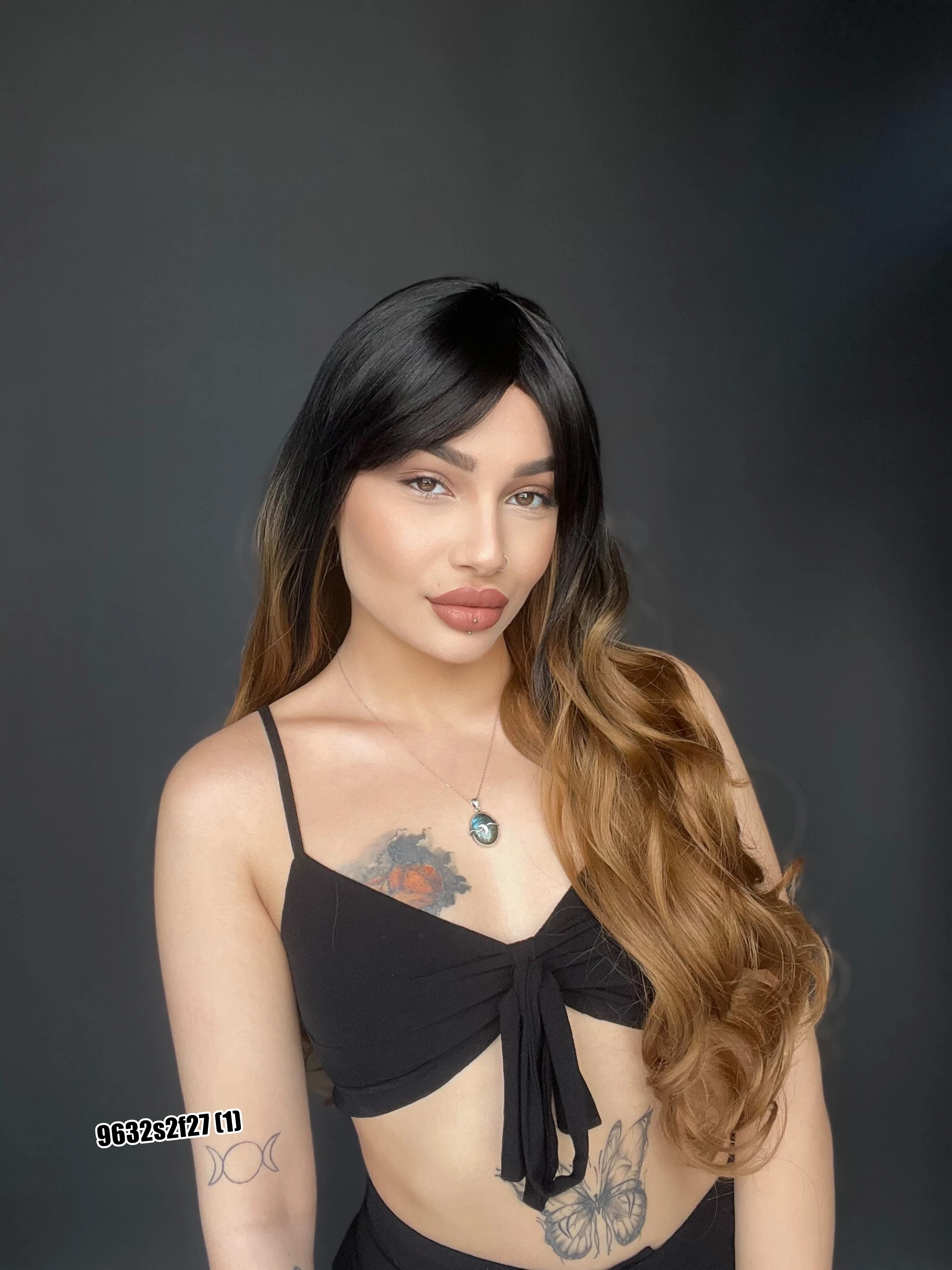 Ekstra Uzun Dalgalı Perçemli Medikal Fiber Peruk Siyah Karamel