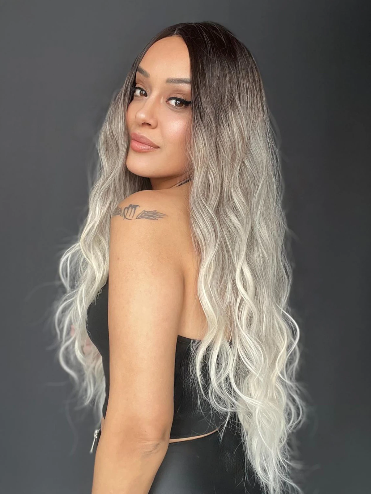 Uzun Doğal Su dalgalı Perçemsiz Tepesi Baş derisi görünümlü Yeni sezon