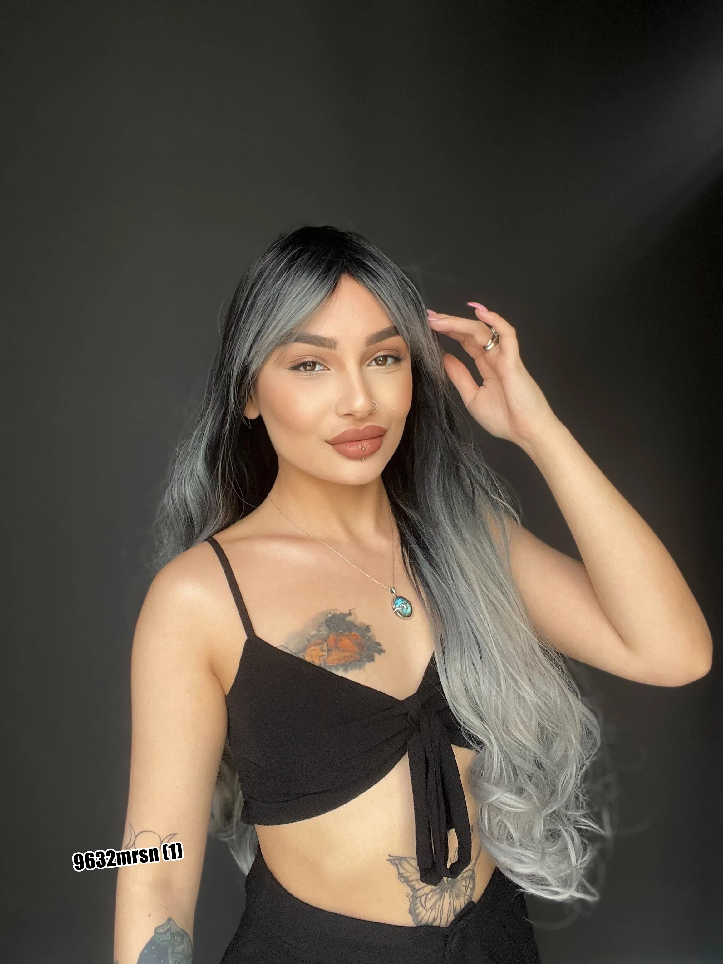 Ekstra Uzun Dalgalı Perçemli Medikal Fiber Peruk Siyah Gri msn