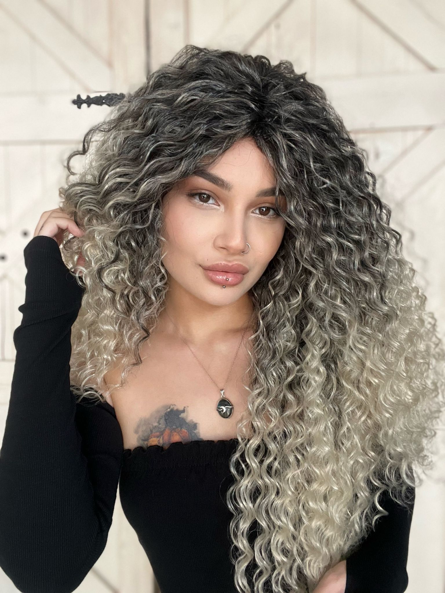 Siyah Platin Afro Dalgalı Peruk Komple tak ve çık Kabarık ve yoğun Fiber saç Suzan peruk