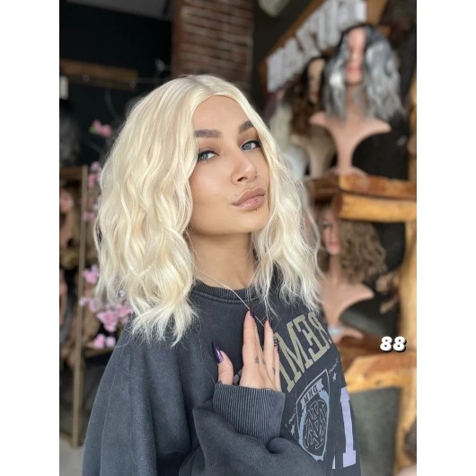 Fiber Sentetik Kısa Dalgalı Perçemsiz Peruk - Platin