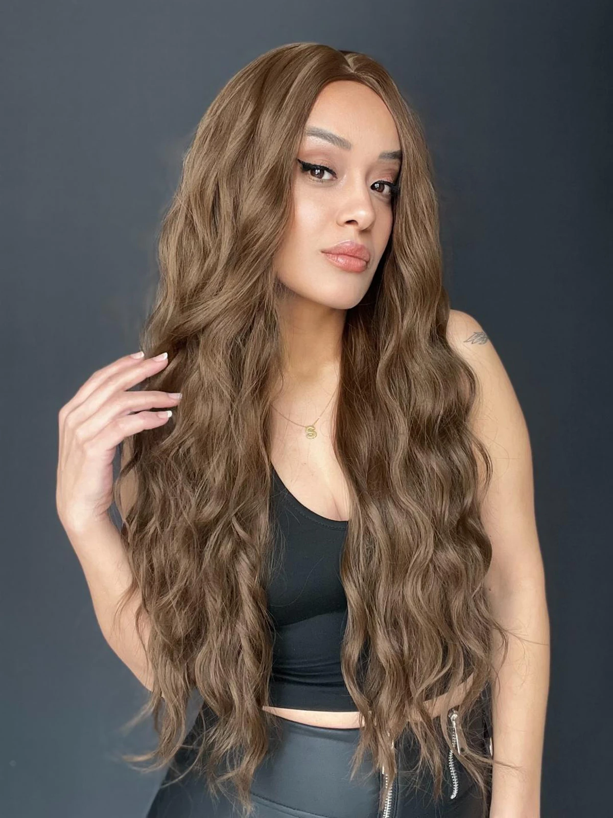 Uzun Doğal Su dalgalı Perçemsiz Tepesi Baş derisi görünümlü Yeni sezon