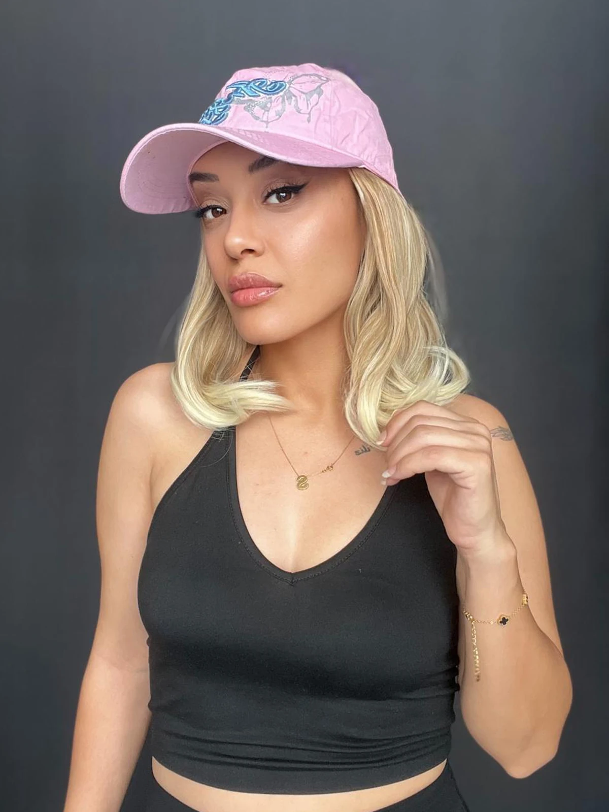 Şapkalı çıtçıt yarımay saç-Şapka içerisine saçlar dikilmiştir ve çok kullanışlıdır