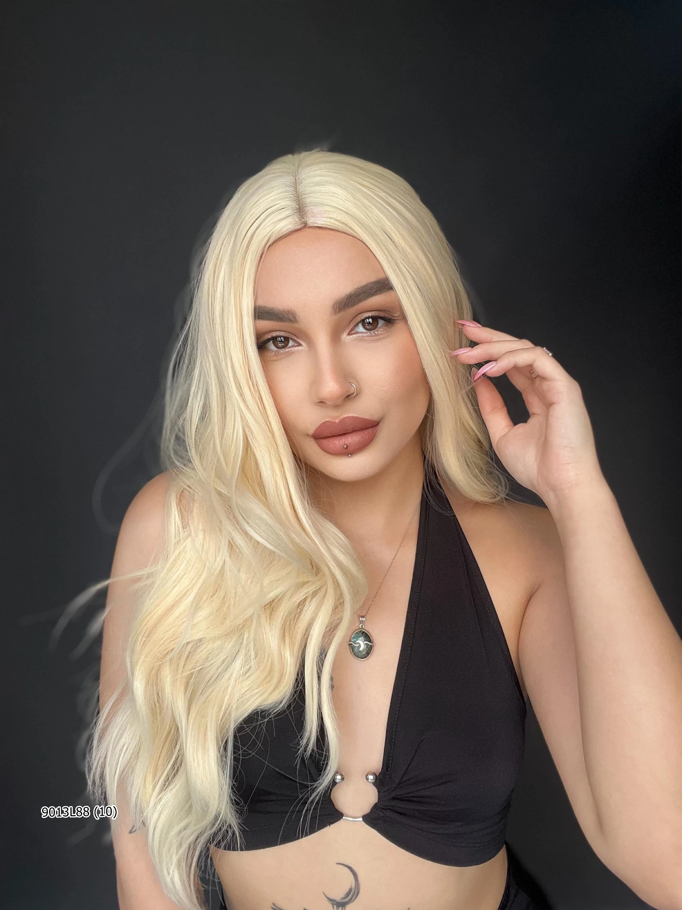 Doğal Su Dalgalı Uzun Perçemsiz Tepe kısmı deri Fiber Peruk Platin