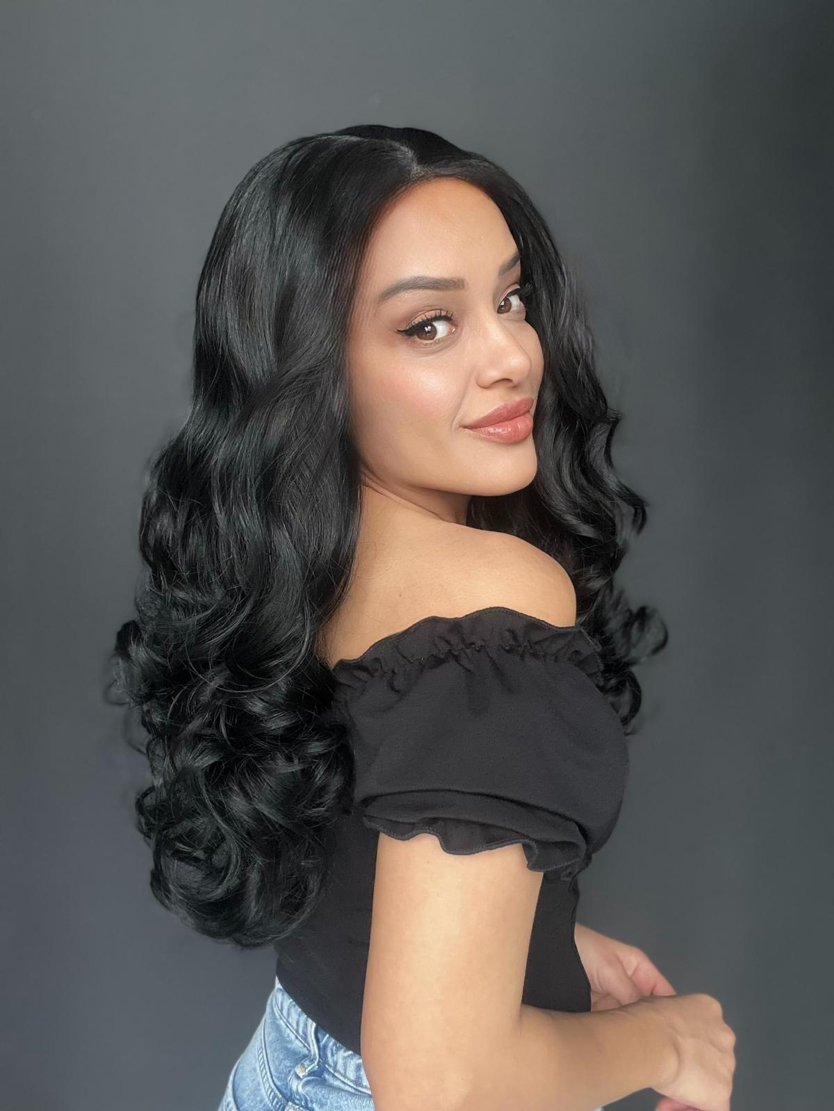 Siyah Bebek Saçlı Dalgalı Fiber Sentetik Tül Peruk (Tam tül peruk heryöne ayrımlı)