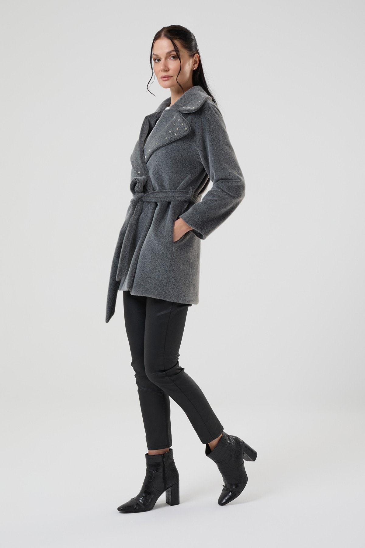 Kadın Yaka Taş Detaylı Astarlı Kaşe Kürk 9273