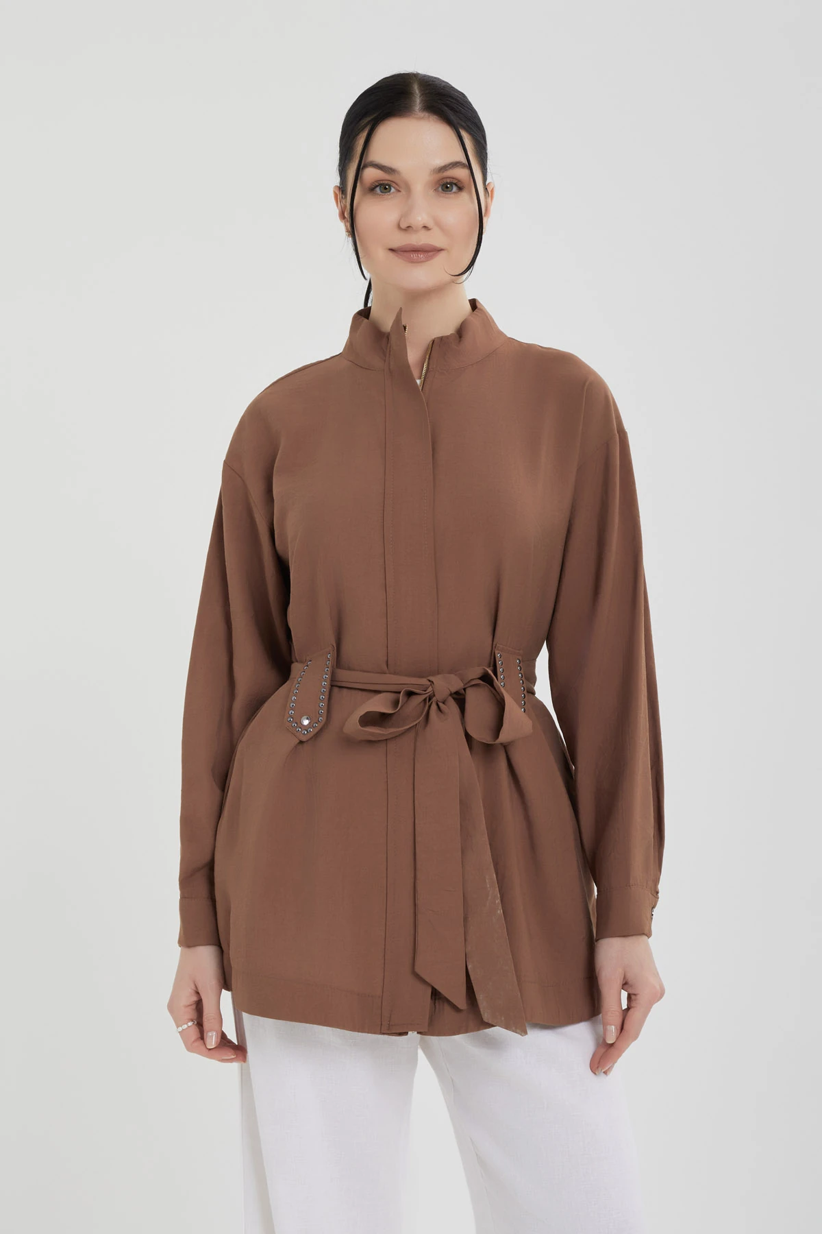 Aksesuar Detaylı Kuşaklı Kap 9257