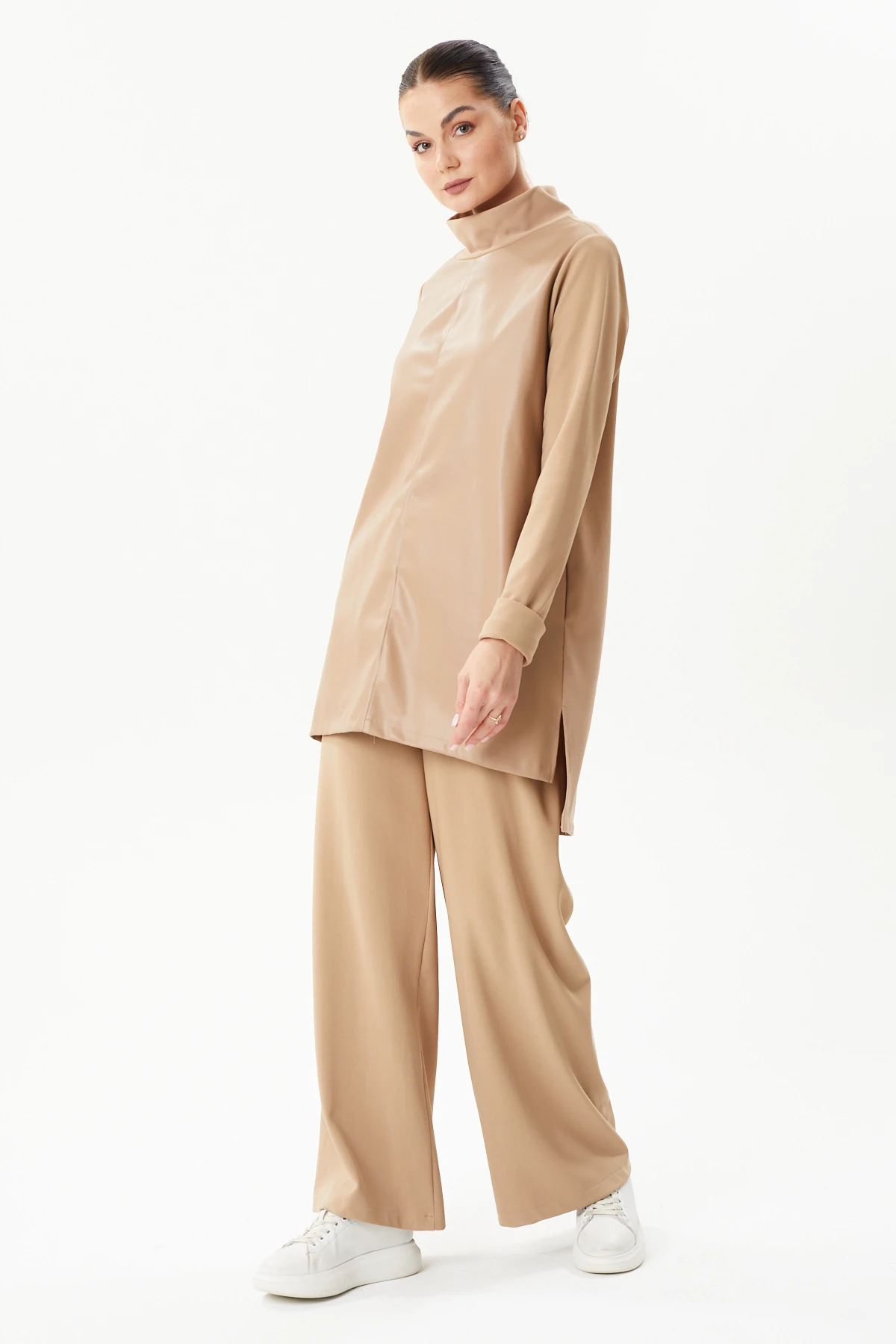 Deri Detaylı Degaje Yaka Ottoman Takım 8442