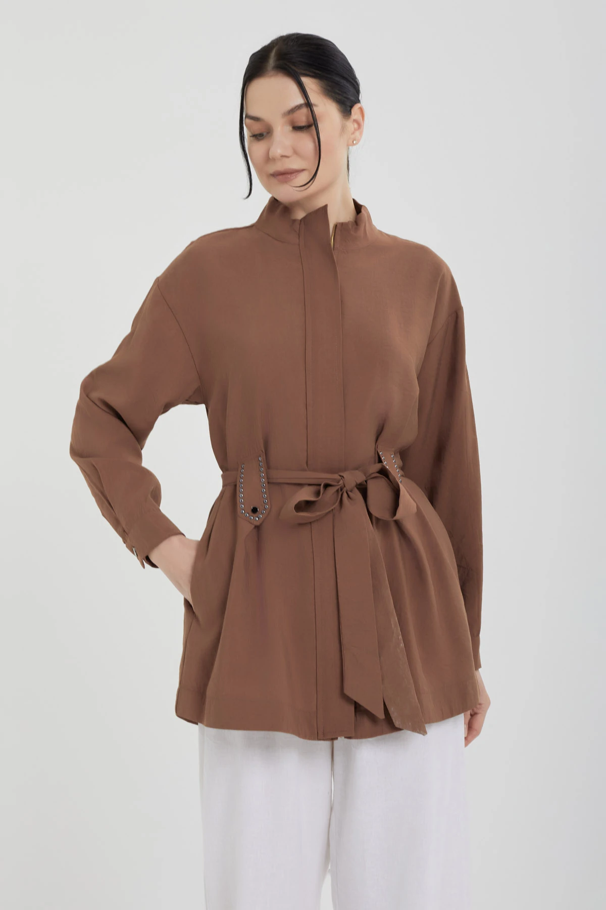 Aksesuar Detaylı Kuşaklı Kap 9257