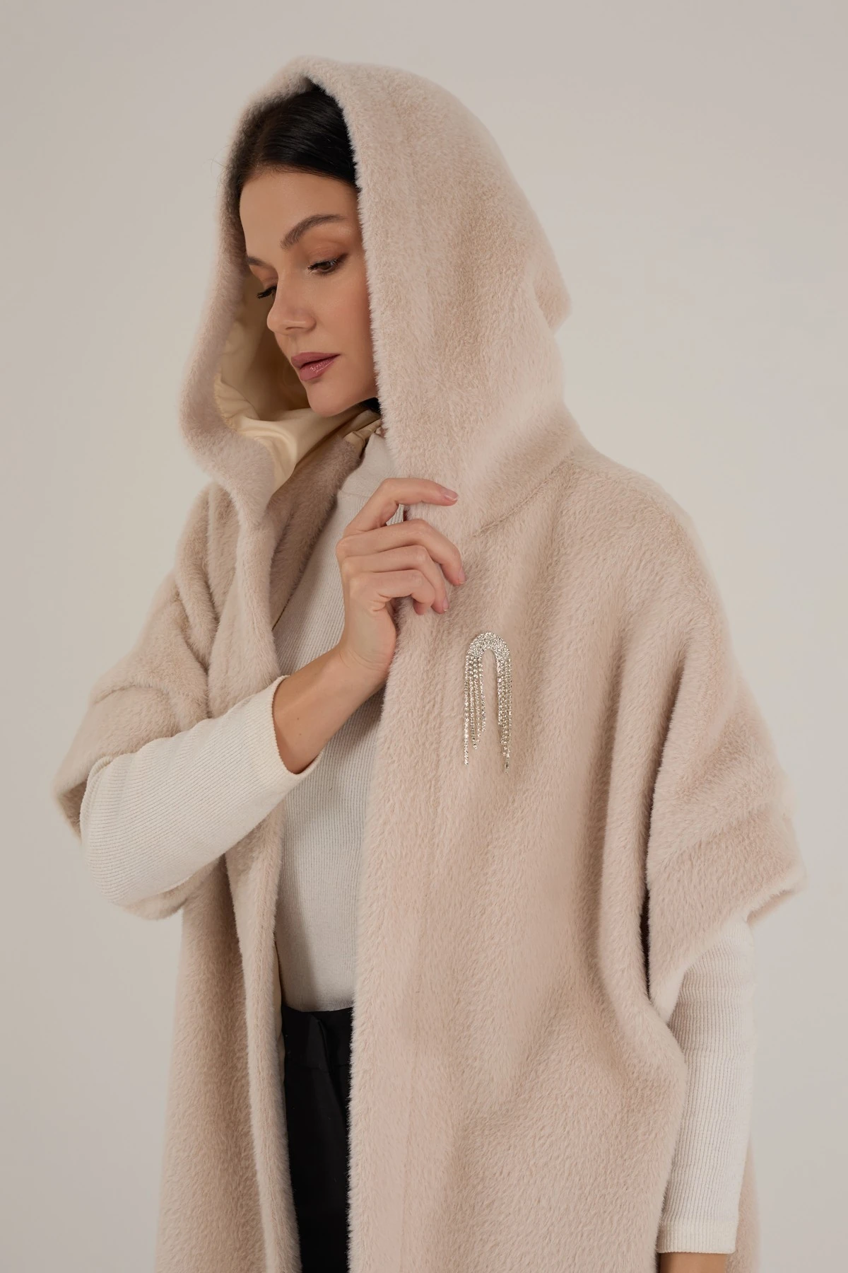 Kadın Broş Detaylı Astarlı Angora Panço 9279