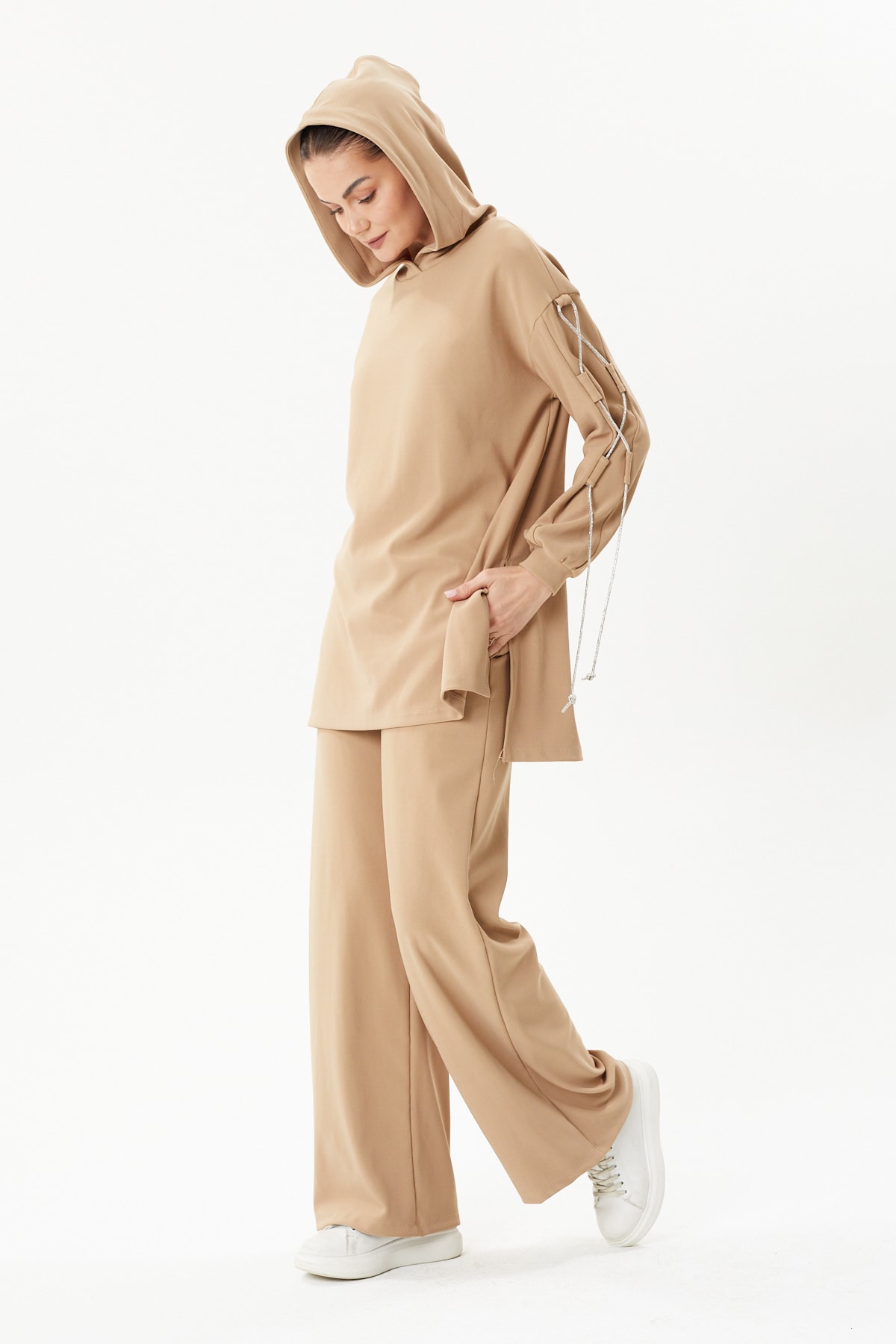 Zincir Aksesuarlı Kapüşonlu Ottoman Takım 8462