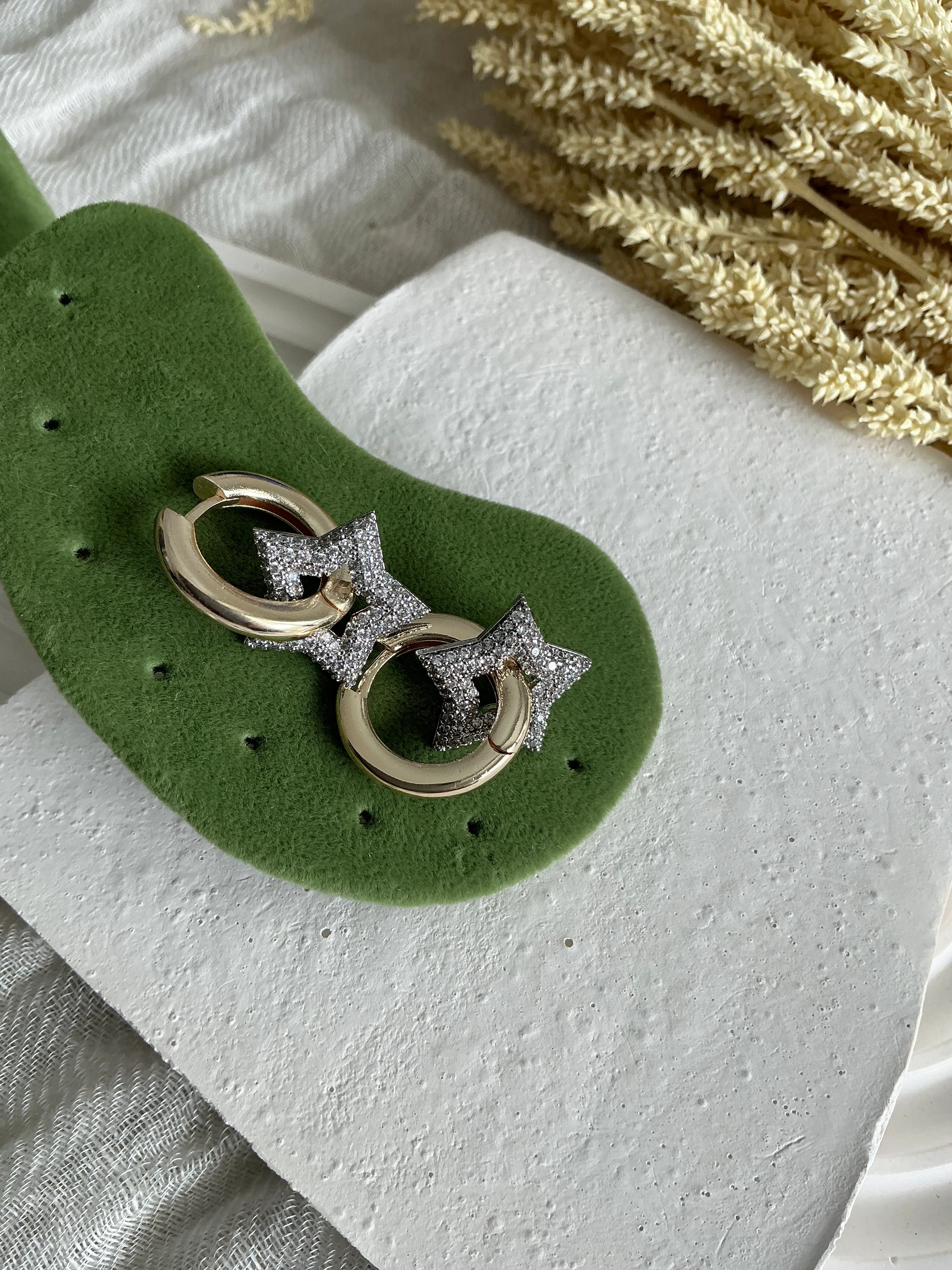 Yıldız Bombeli Halka Küpe