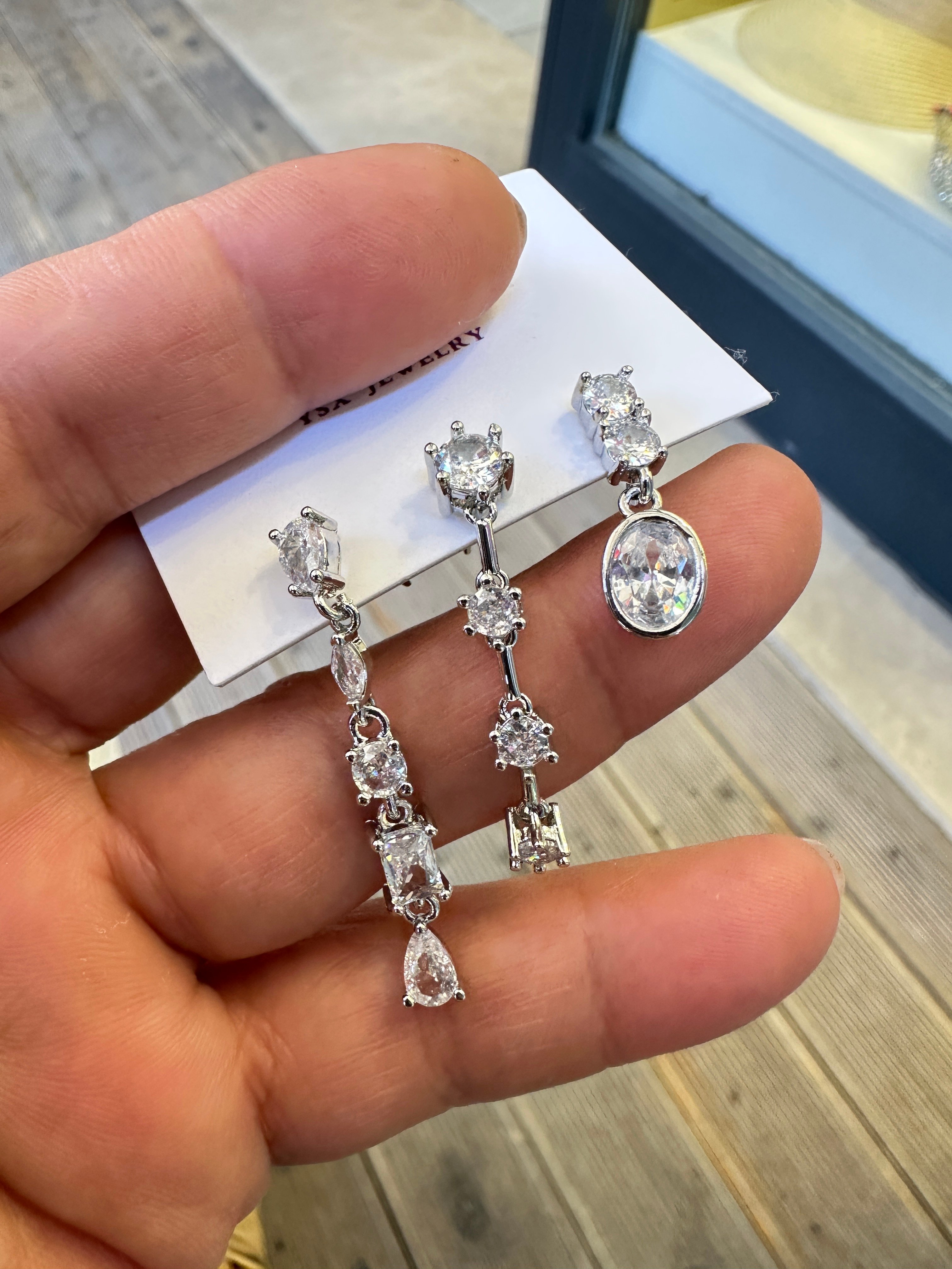 Özel Seri Silver Sallantı Taş Küpe