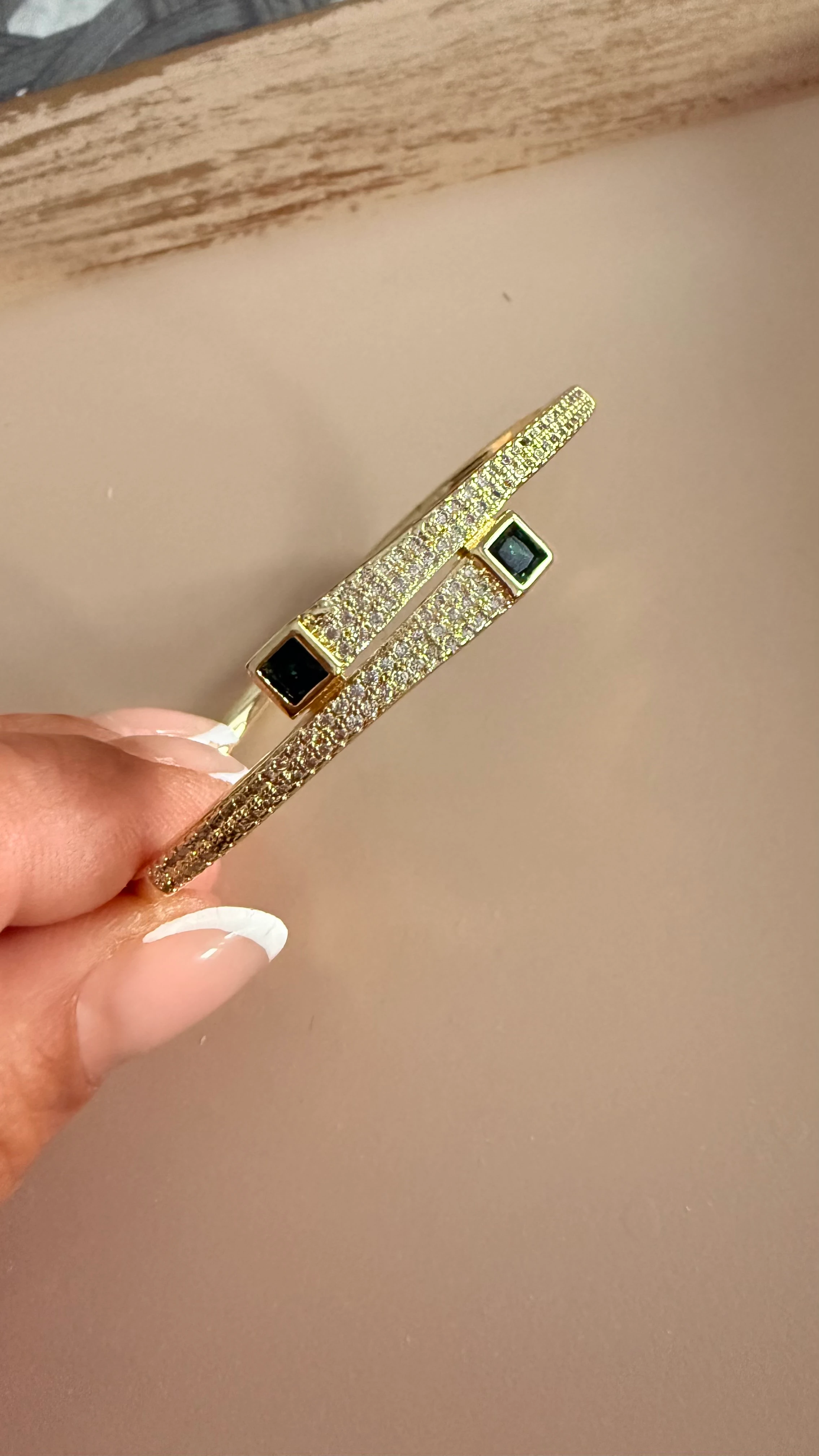 Yeşil taşlı kelepçe