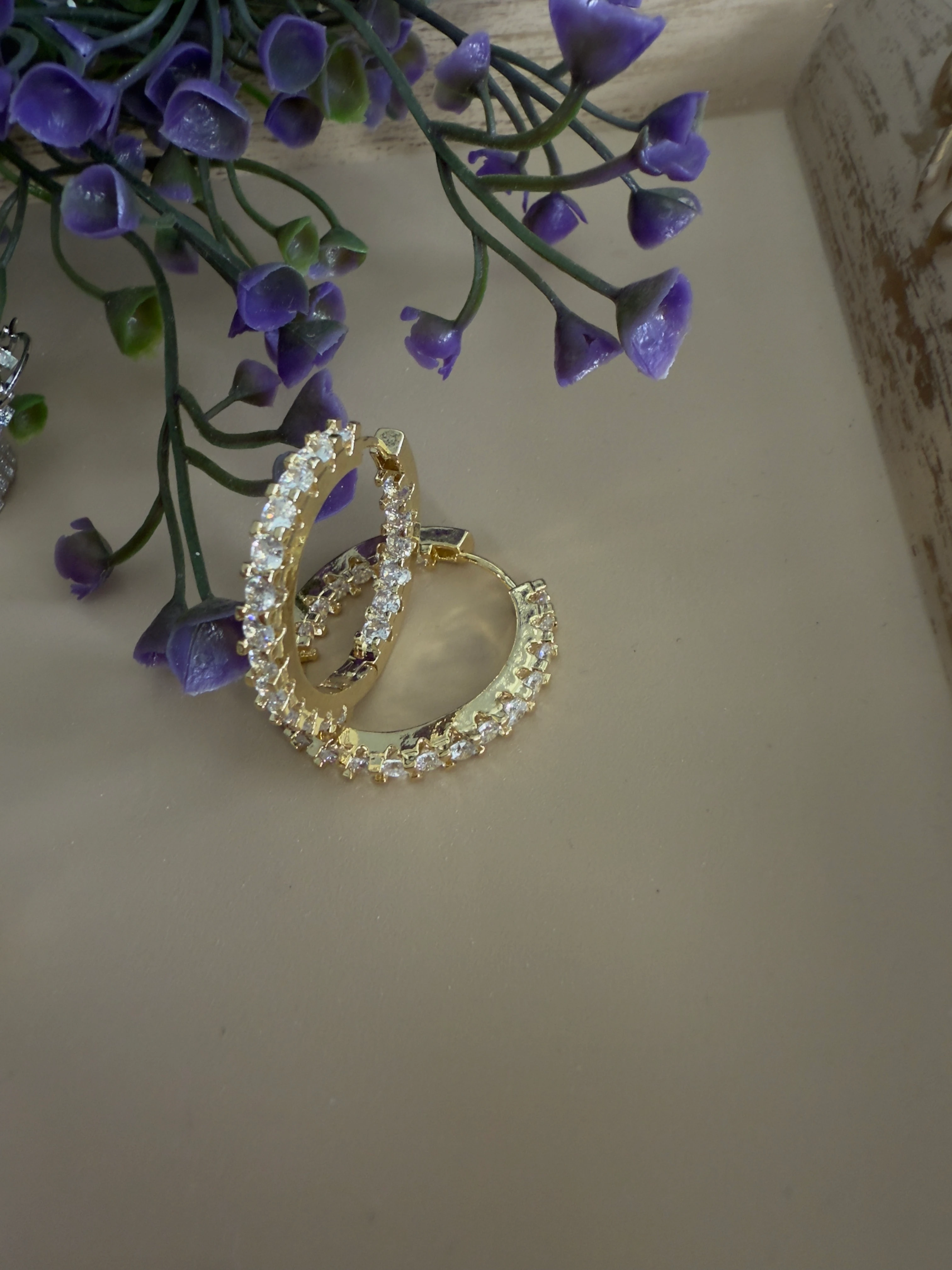 Gold taşta halka küpe