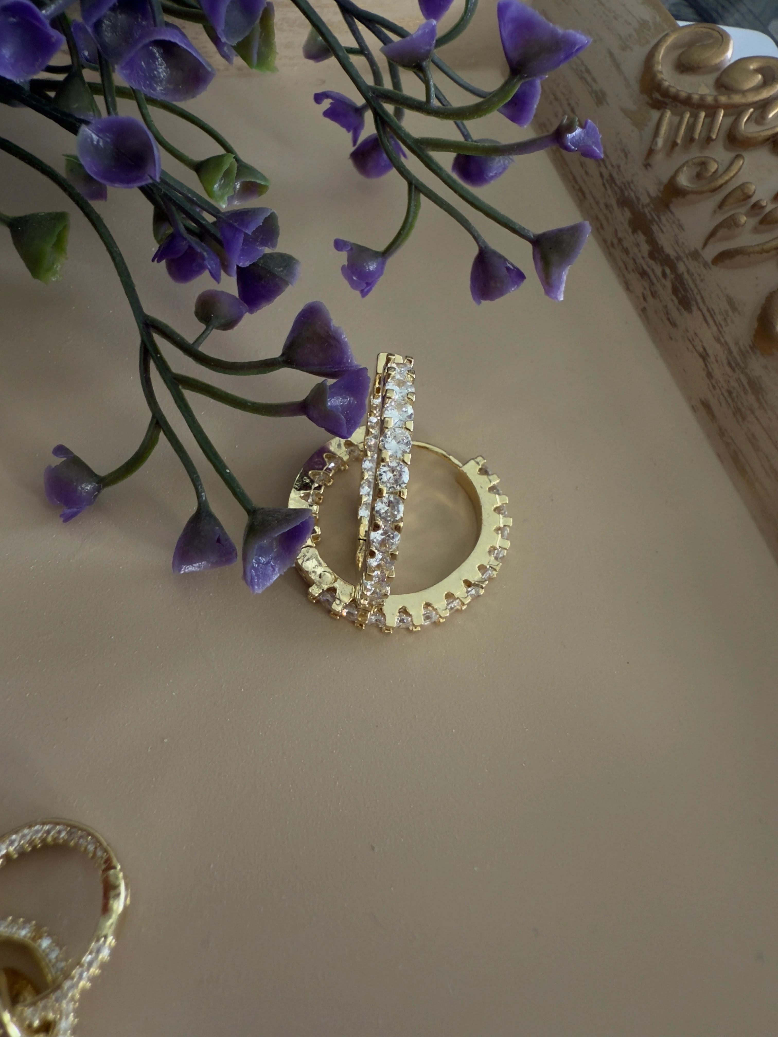 Gold taşta halka küpe