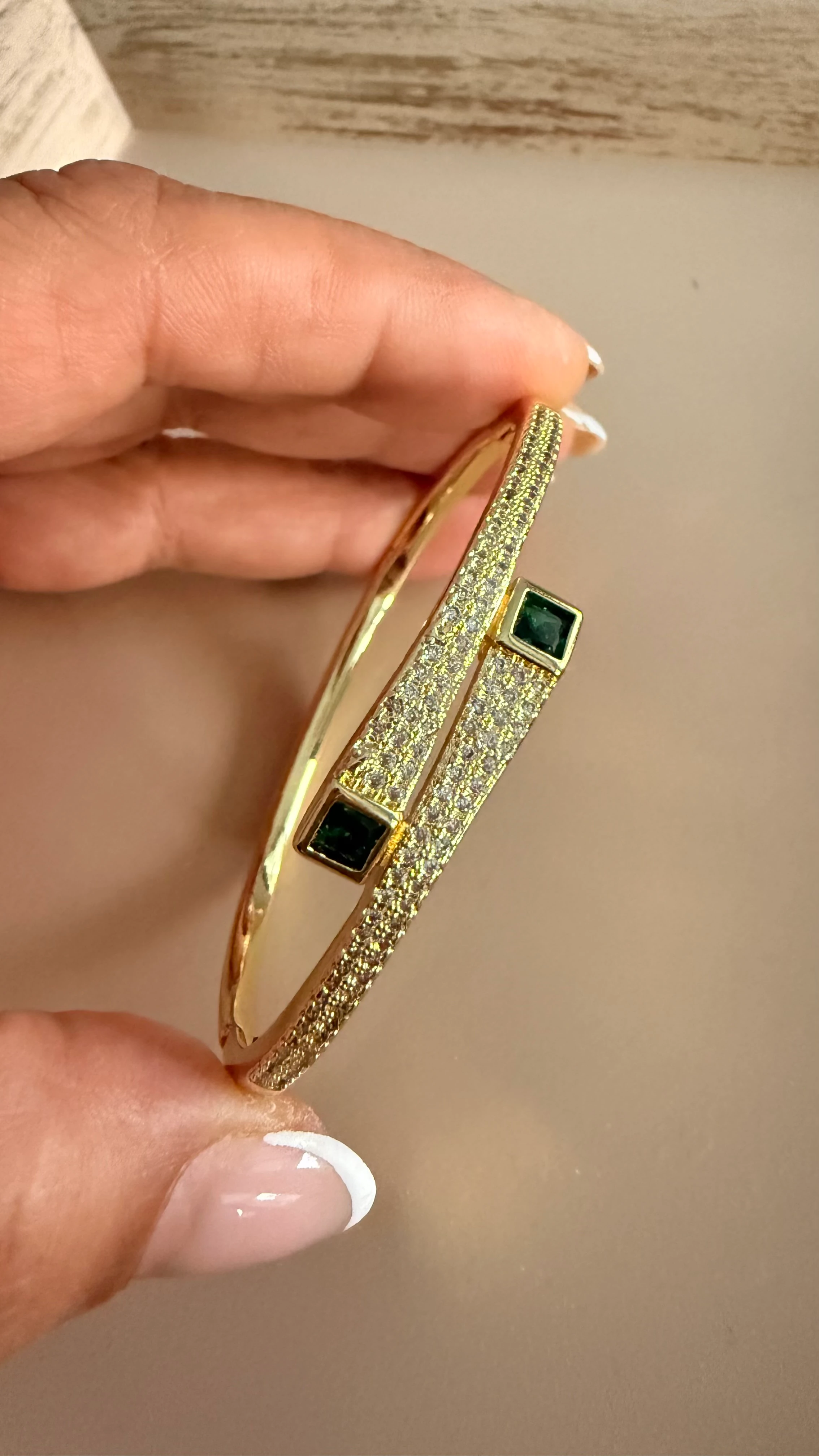 Yeşil taşlı kelepçe