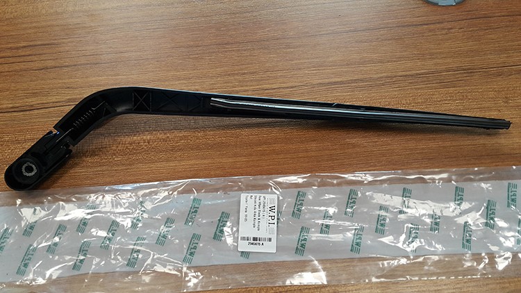 Arka Si̇lecek Kolu Komple Toyota Yaris 99-05