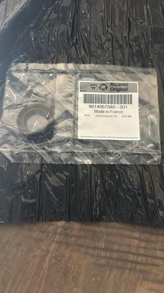 Şanzuman Ön Kapak Pri̇zdi̇rek Keçesi̇ P205-P206-P207-P208-P301-P306-P307-P308-P405-P406-Expert-Partner-Berlingo-Jumpy-Xsara-C2-C3-C4-C5-Ds3-Ds4-Sucudo Be3-Be4 Sanziman 23x36x7