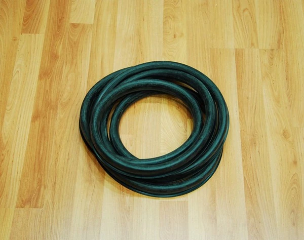 Arka Cam Lastiği̇ Segmansiz Bi̇nek Toros 14111