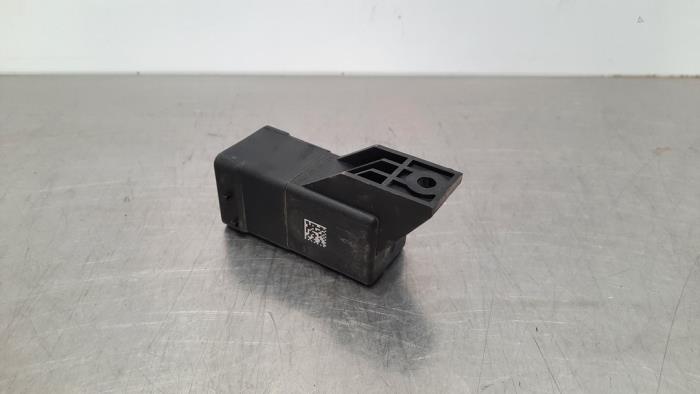 Kızdırma Buji̇si̇ Kumanda Rölesi̇ Megane III 1.6dci R9m