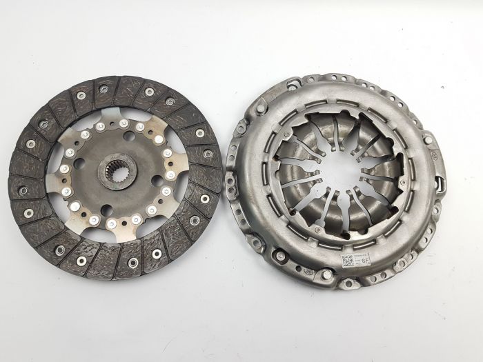 302055884r Debriyaj Seti Rulmansiz Captur II 20>megane IV 15> Lodgy 12> Duster II 17> 1.5 Blue Dci Euro 6 Clio V 19> 1.3 Tce