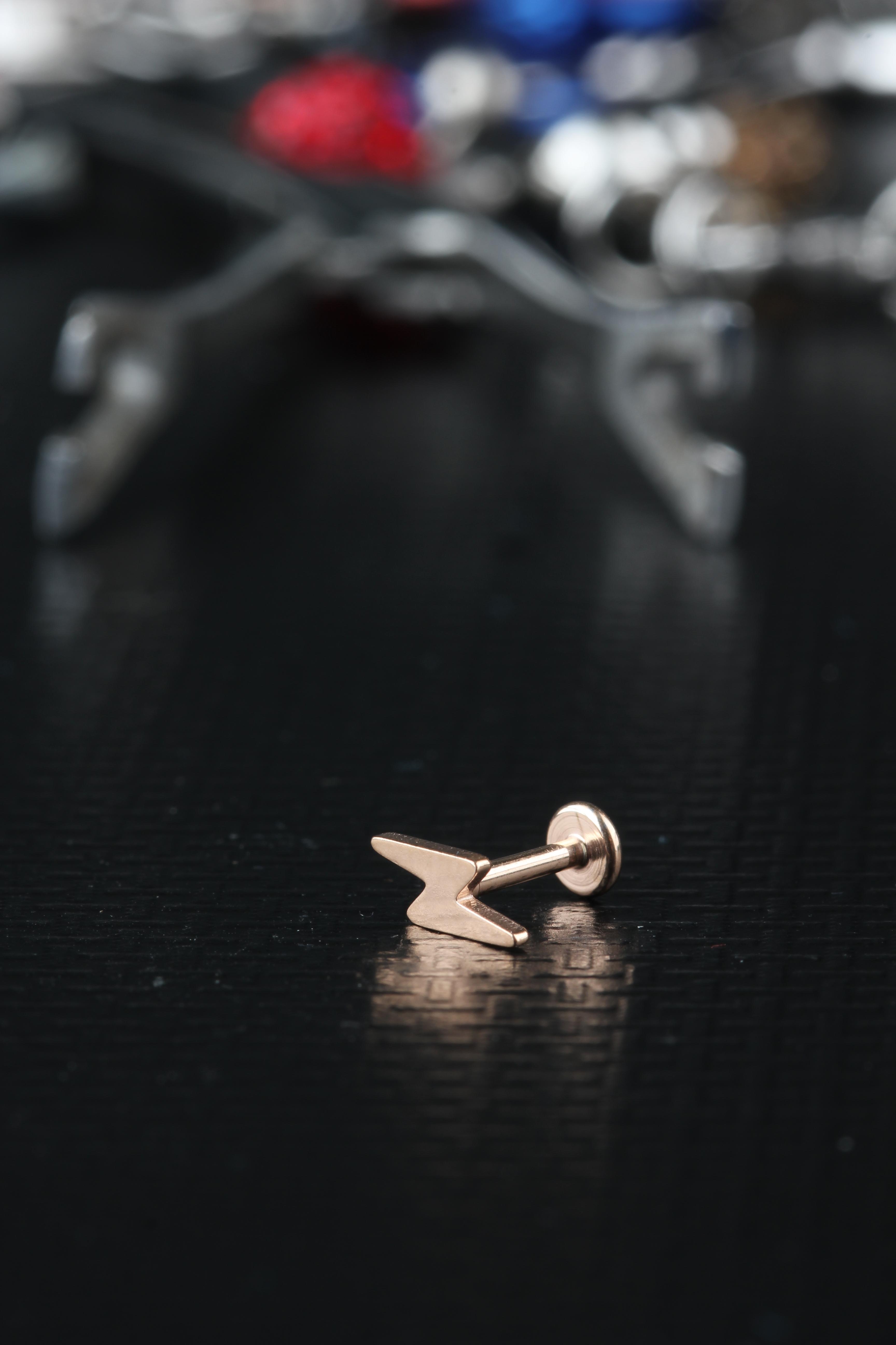 Şimşek Altın Tragus Helix Conch Piercing