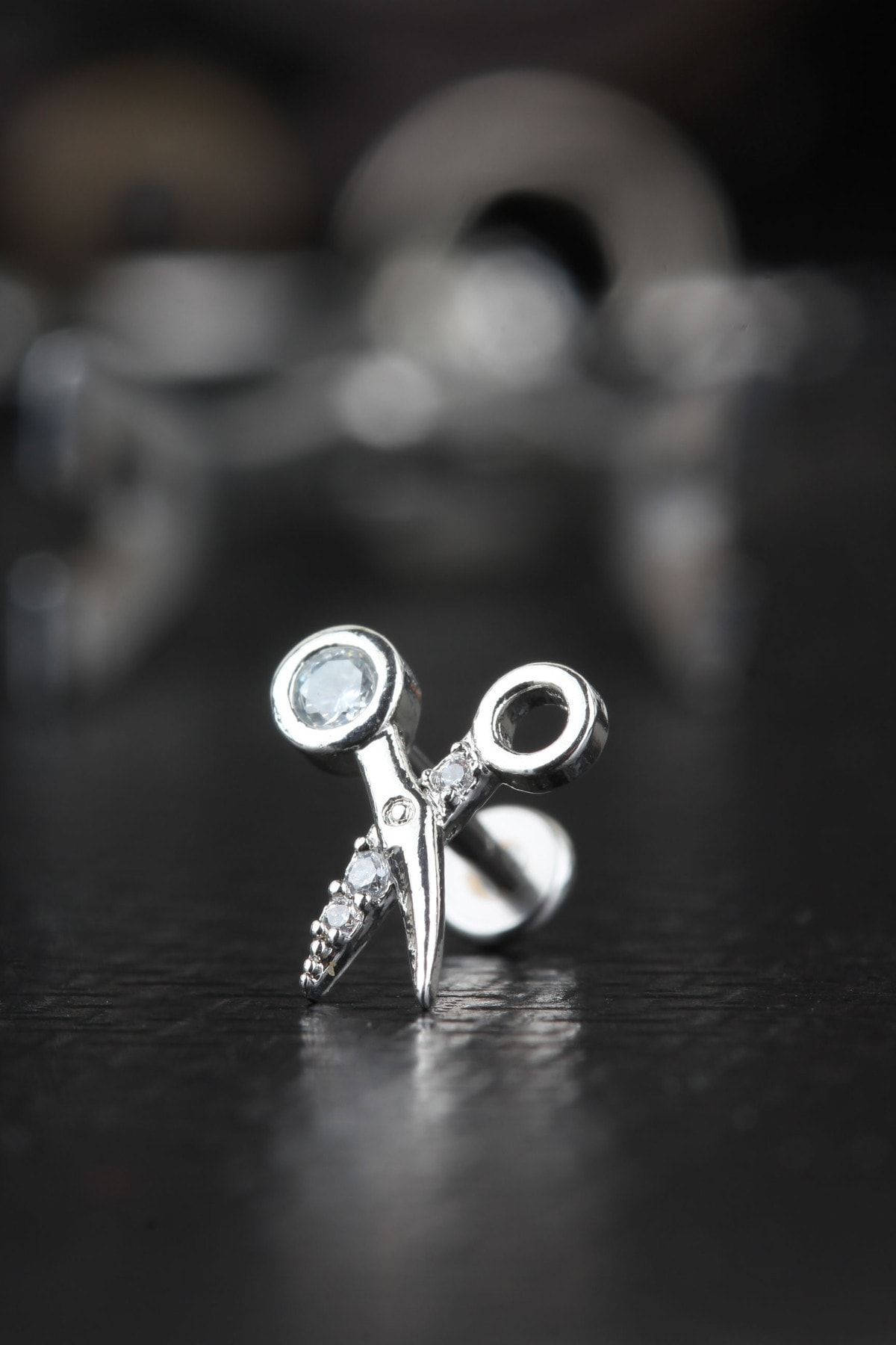 Cerrahi Çelik Kıkırdak Tragus Helix Zirkon Taş Labret Makas Piercing