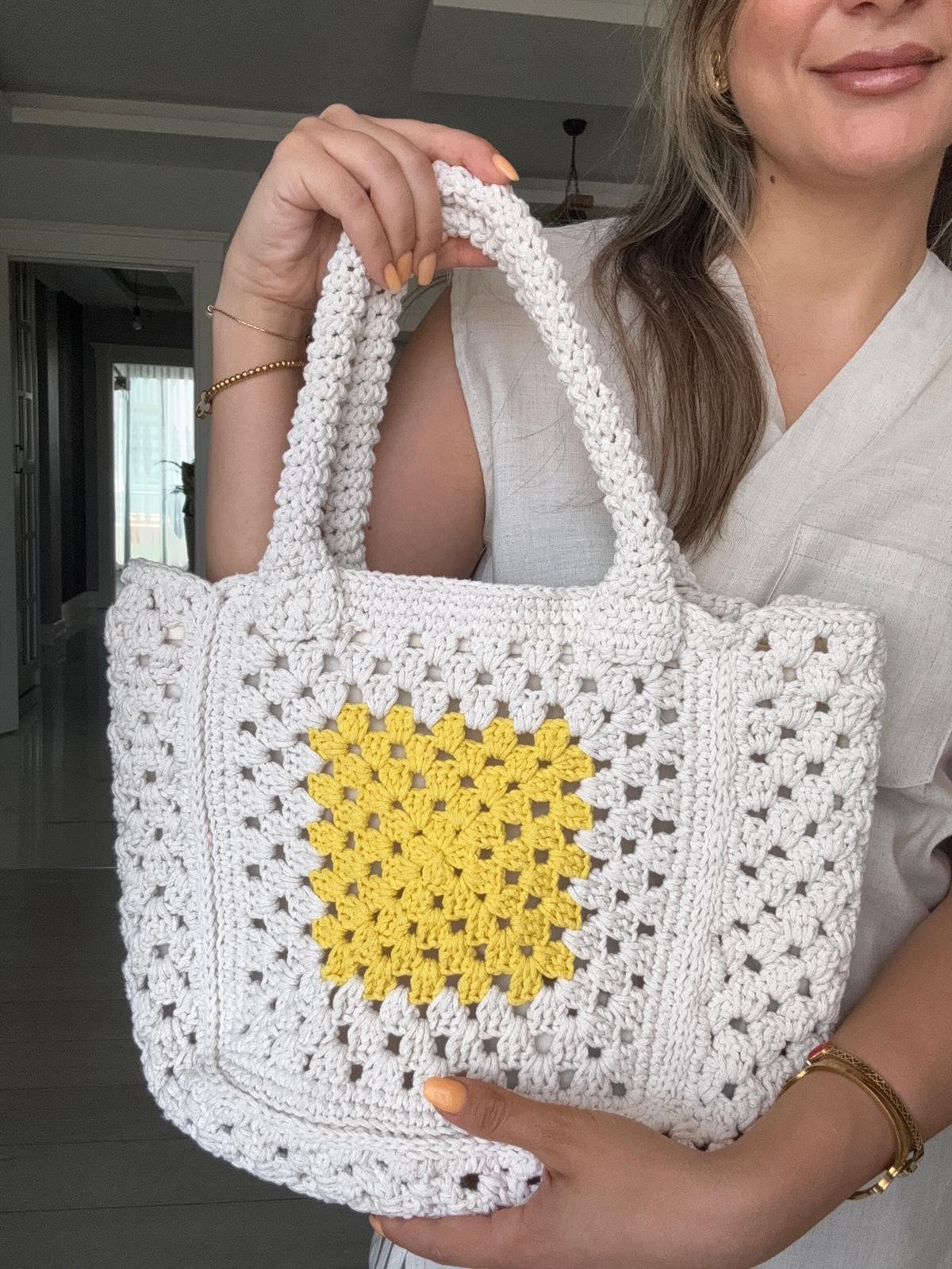 Beyaz Sarı Motif El Örmesi Çanta 
