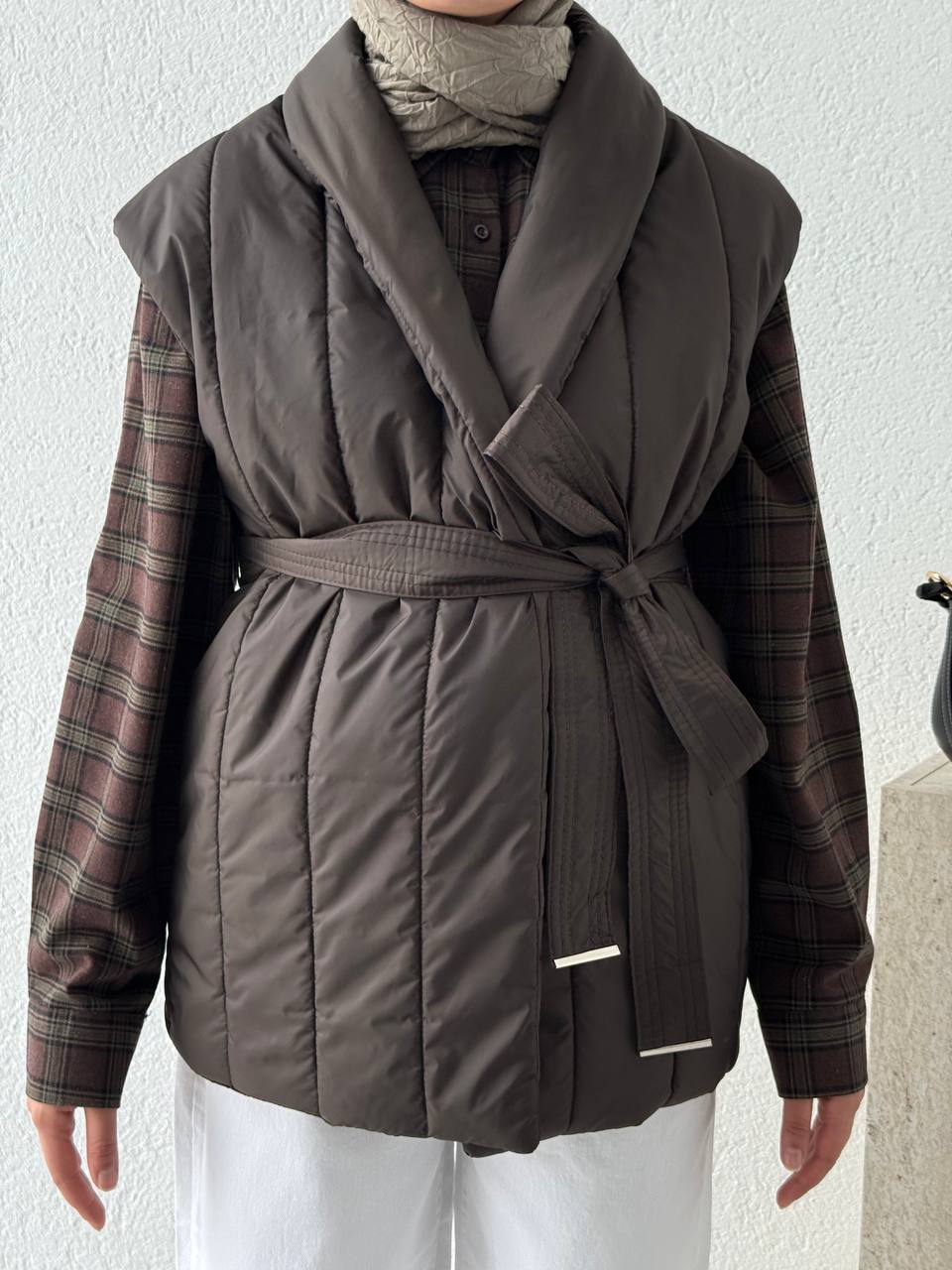 Triko Detay Kemerli Şişme Yelek T42 - Kahve