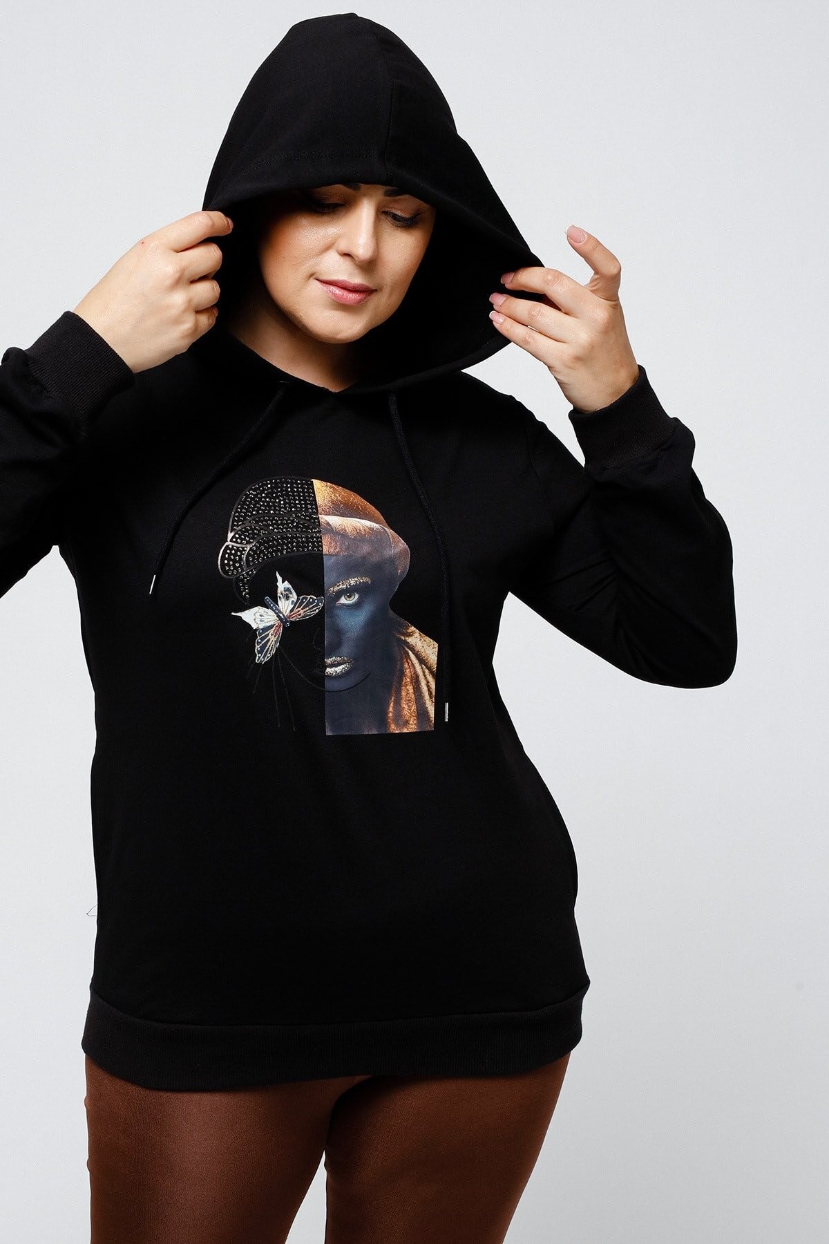 Kadın Büyük Beden Önü Taşlı Resim Baskılı Cepli Ve Kapüşonlu Sweatshirt