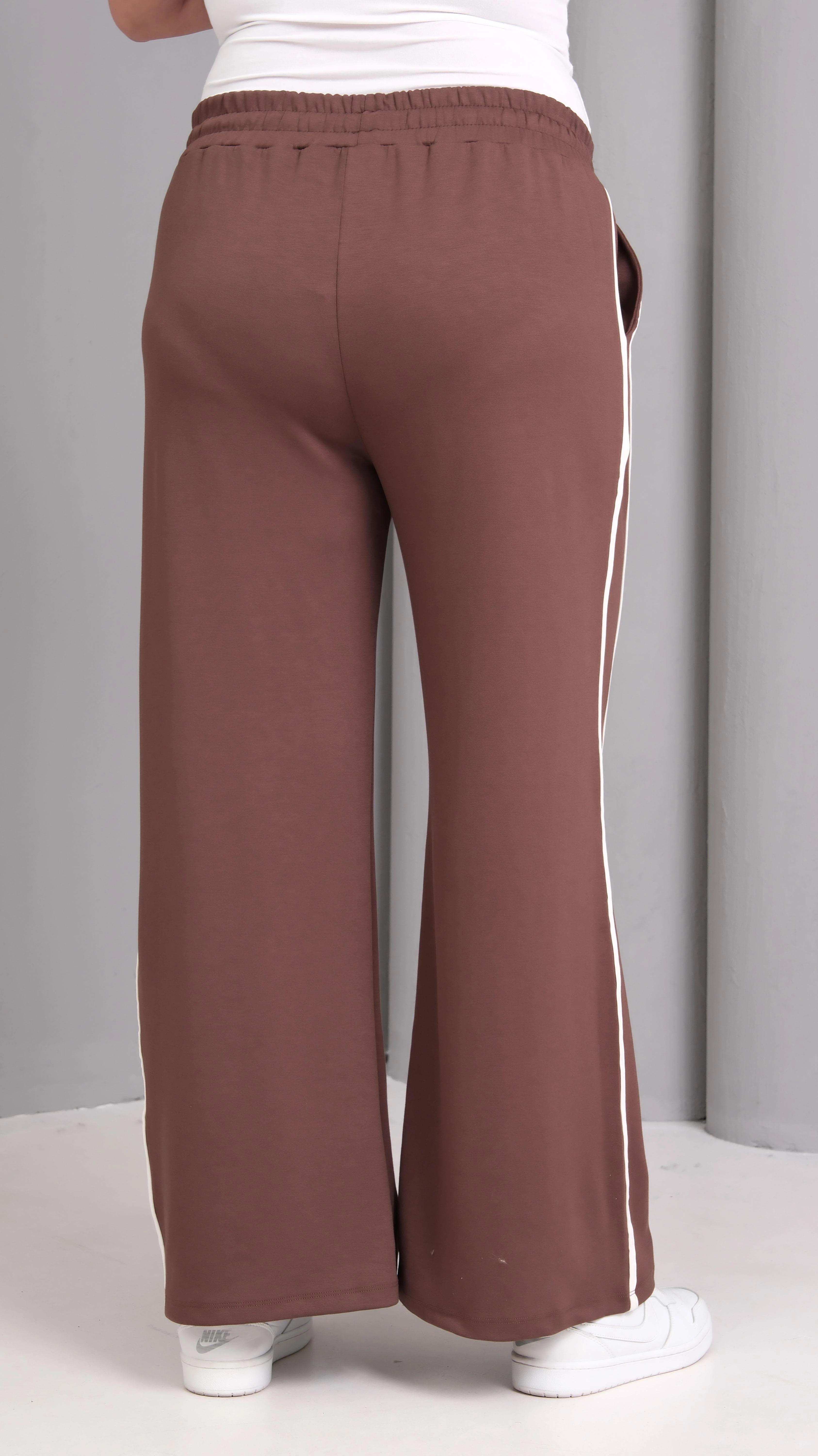 Kadın Büyük Beden Ekstra Rahat Kalıp Çizgili Eşofman Altı - Kahverengi