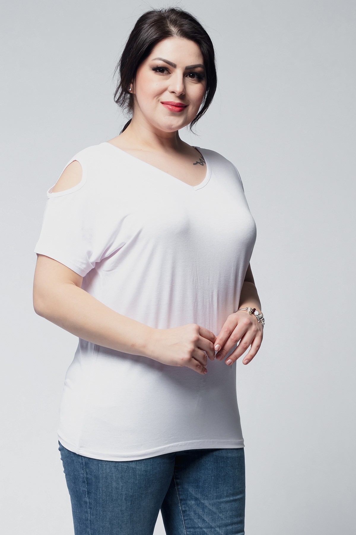 Kadın Büyük Beden V Yaka Basic Omuz Dekolteli T-Shirt - Beyaz