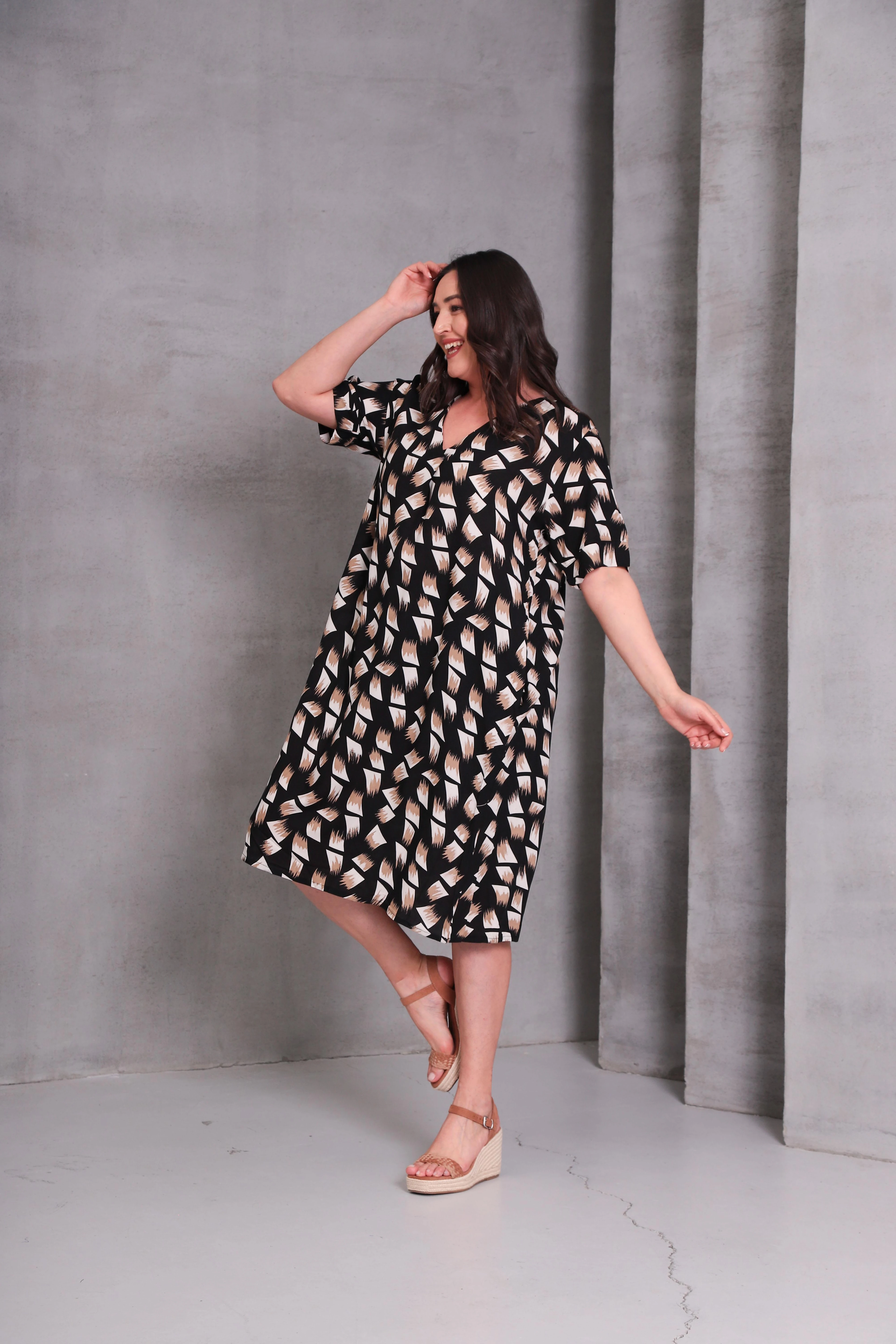 Kadın Büyük Beden Kendinden Desenli Dokuma Elbise - Siyah