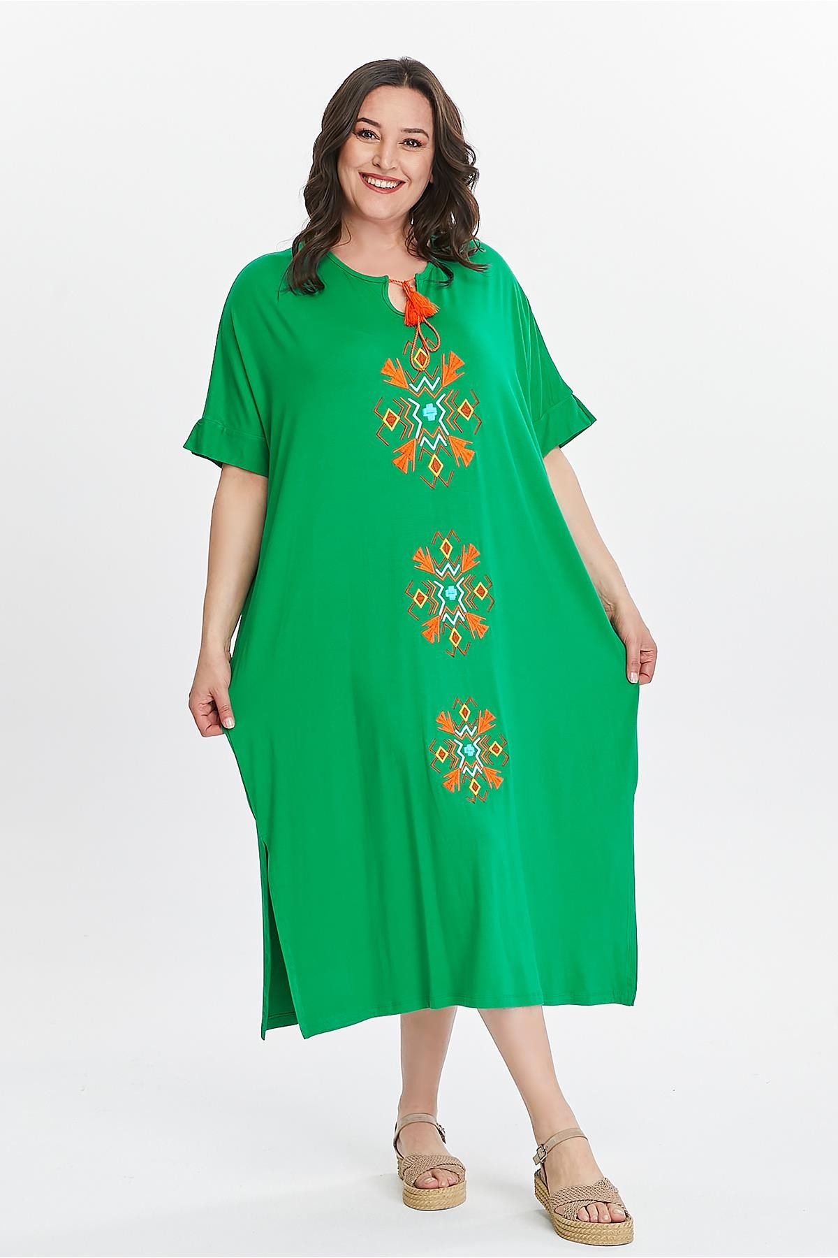Kadın Büyük Beden Ekstra Rahat Kalıp Önü Nakışlı Elbise - Yeşil