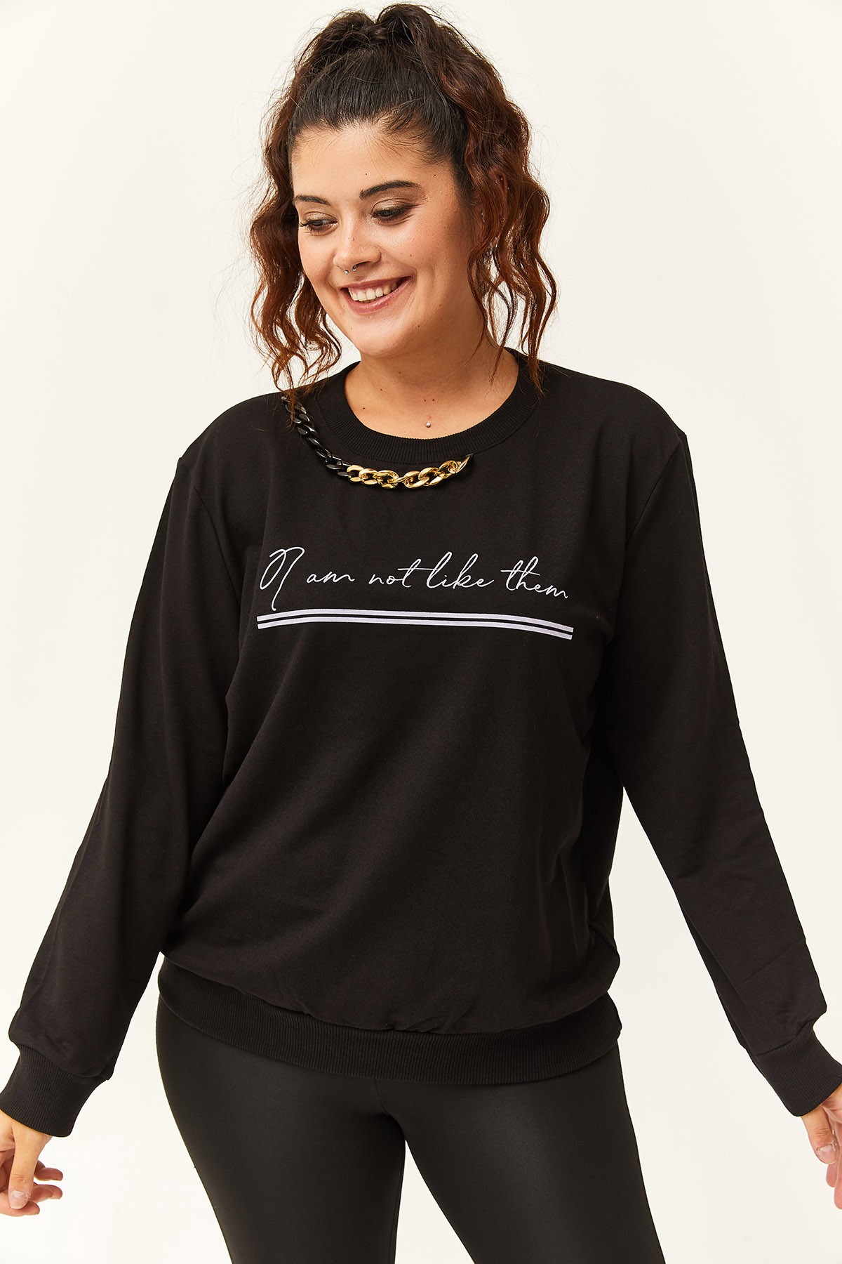 Kadın Büyük Beden Yaka Zincir Detaylı Yazılı Siyah Sweatshirt