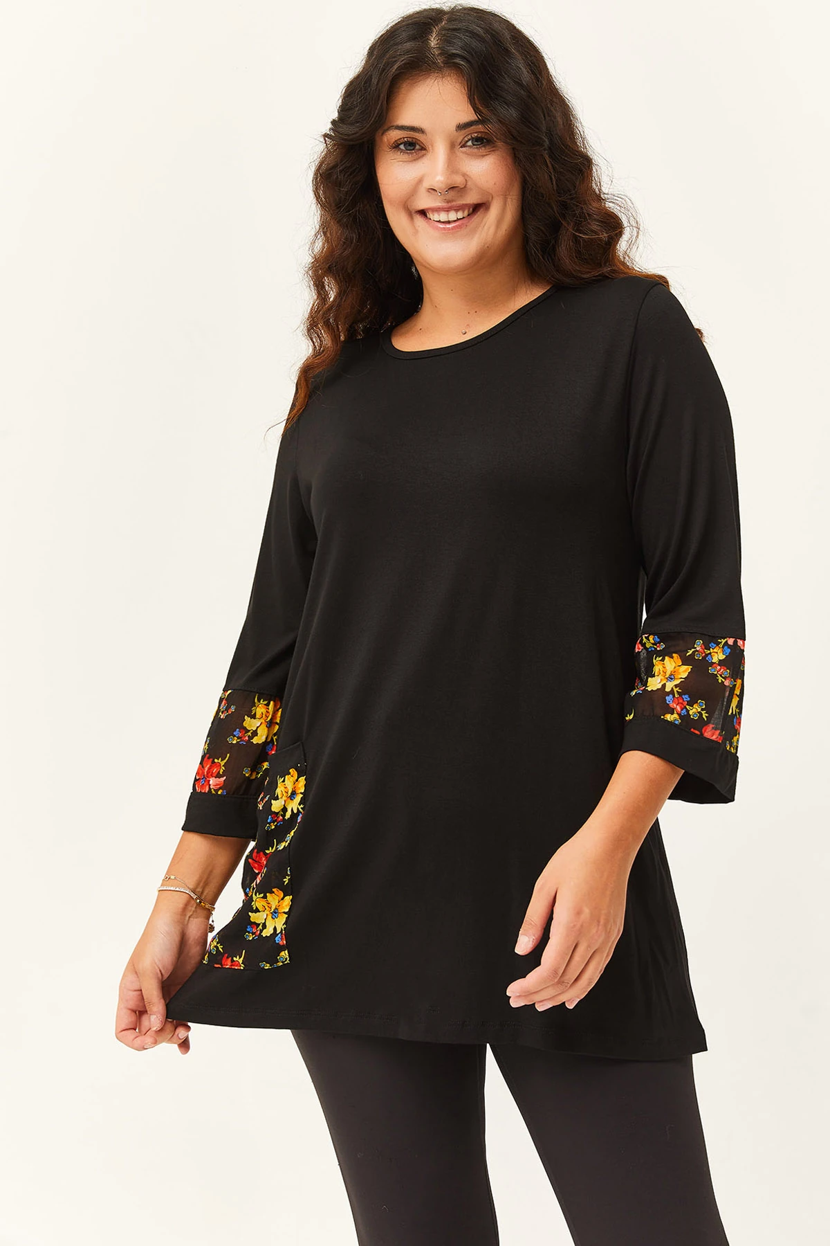 Kadın Büyük Beden Kolları Ve Cepleri Nakış Detaylı Bluz - Siyah