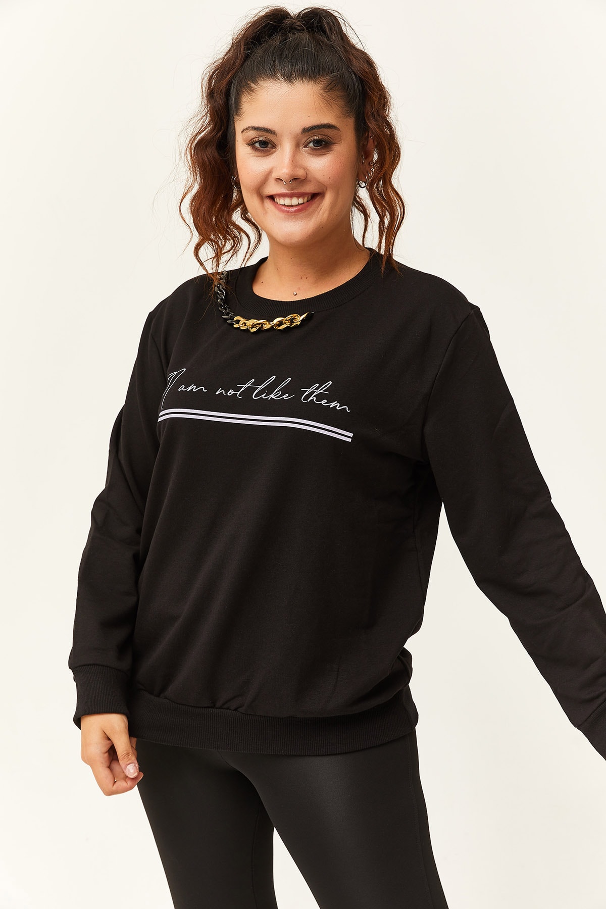Kadın Büyük Beden Yaka Zincir Detaylı Yazılı Siyah Sweatshirt - Siyah