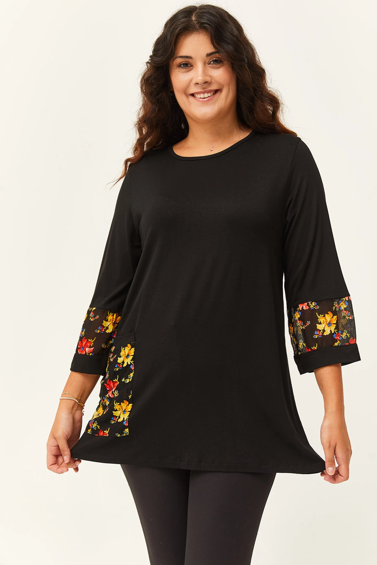 Kadın Büyük Beden Kolları Ve Cepleri Nakış Detaylı Bluz - Siyah
