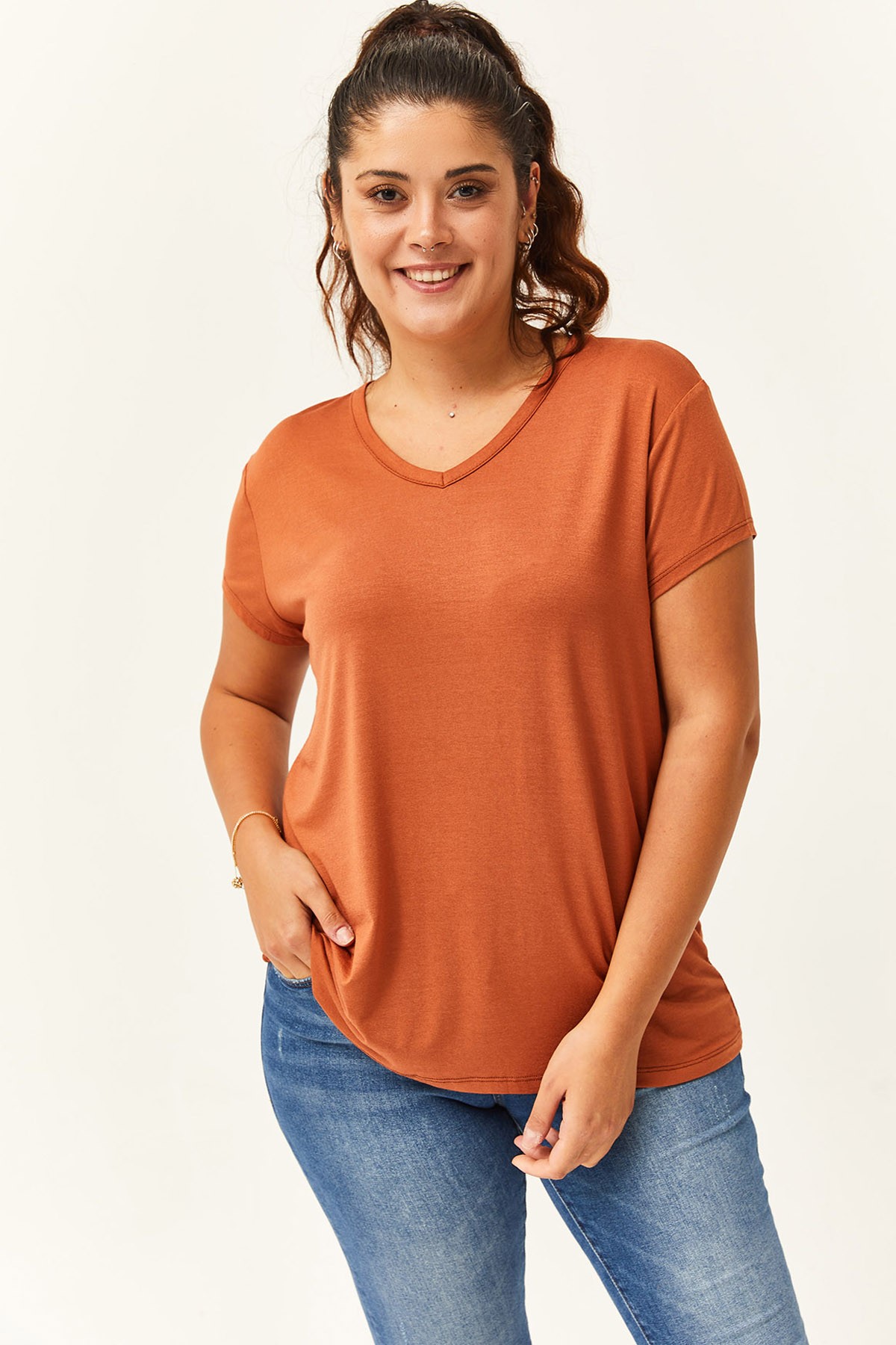 Kadın Büyük Beden V Yaka Basic Kısa Kollu T-Shirt - Kahverengi