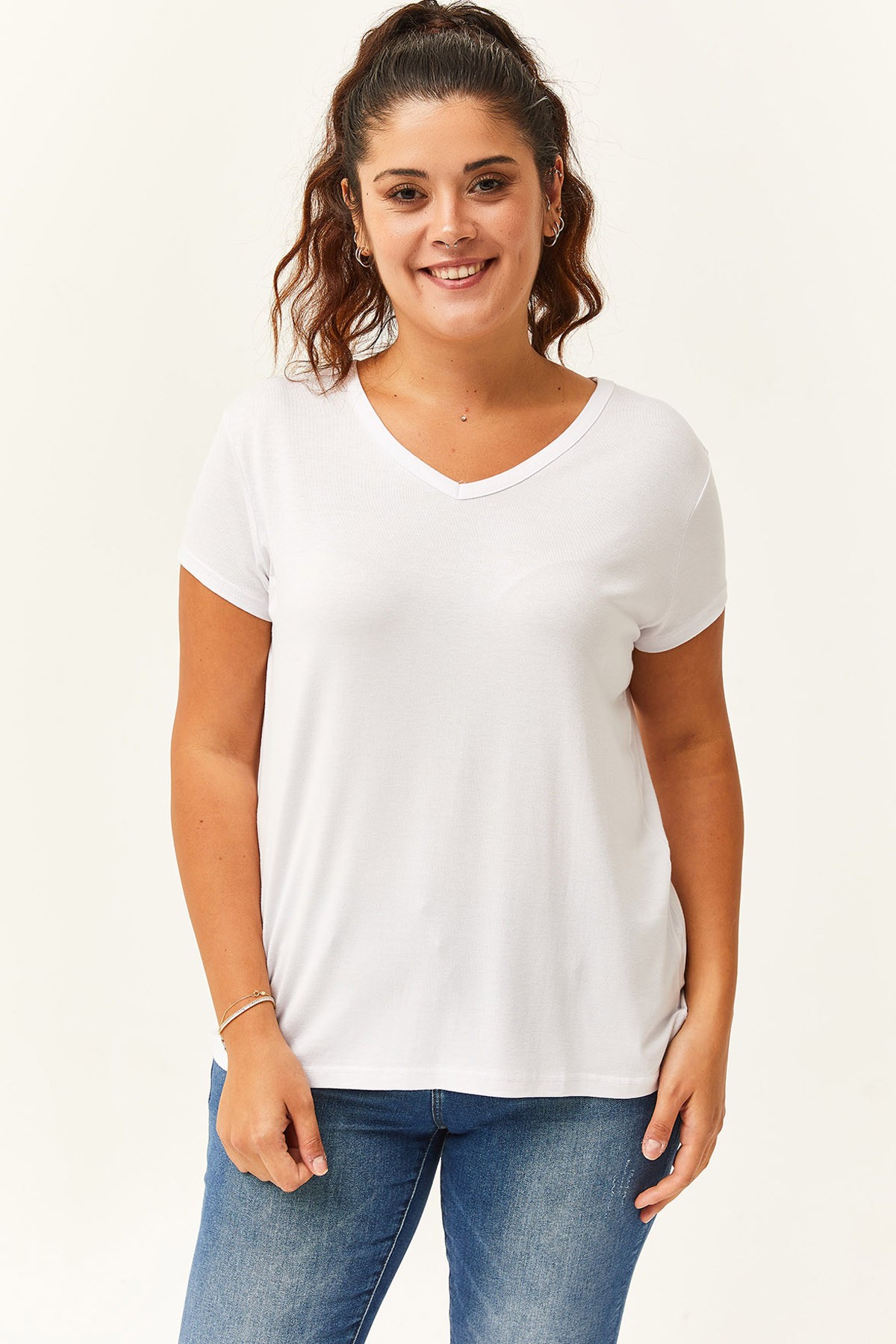 Kadın Büyük Beden V Yaka Basic Kısa Kollu T-Shirt - Beyaz