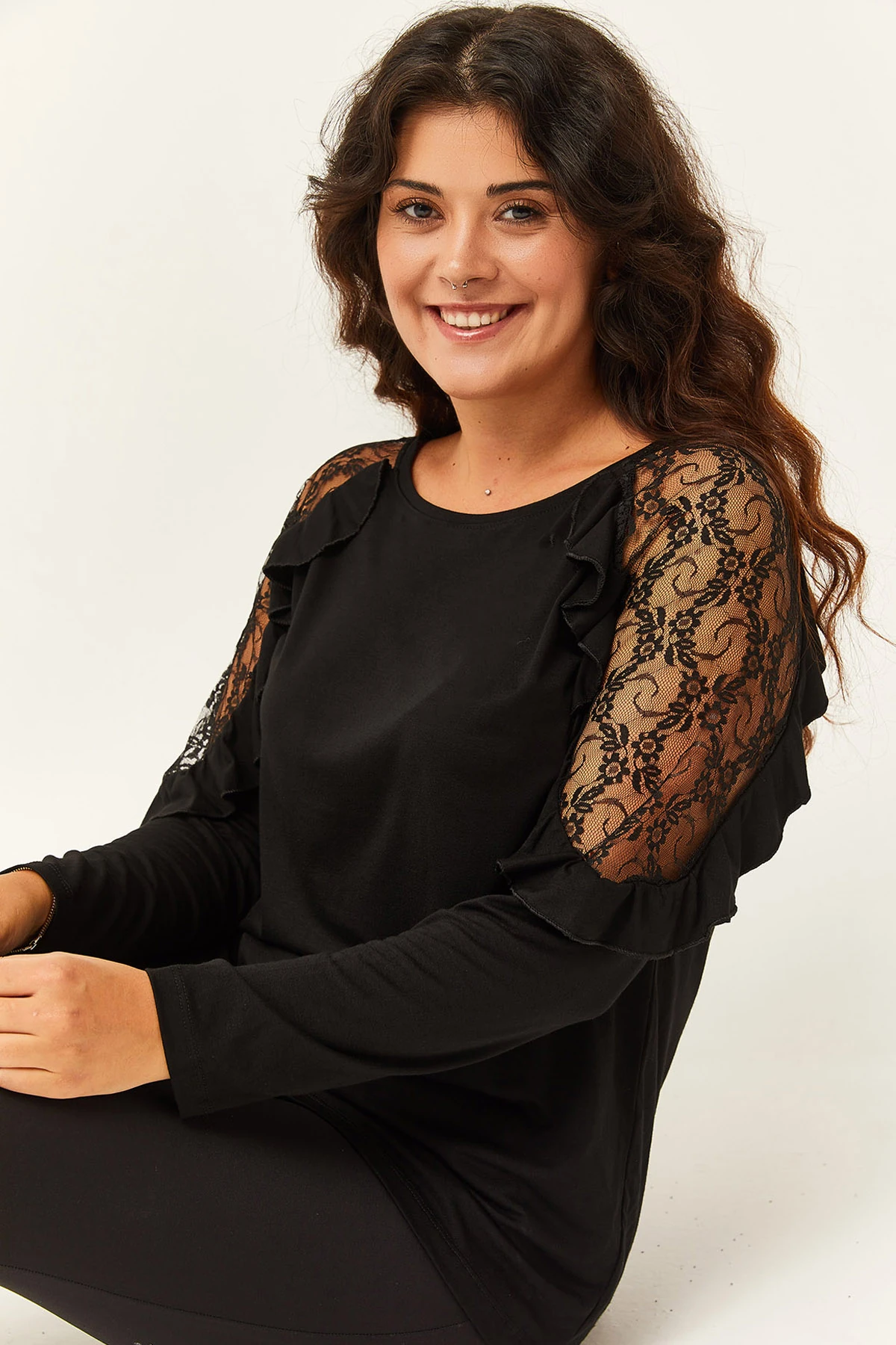 Kadın Büyük Beden Kol Fırfırlı Transparan Detaylı Bluz - Siyah