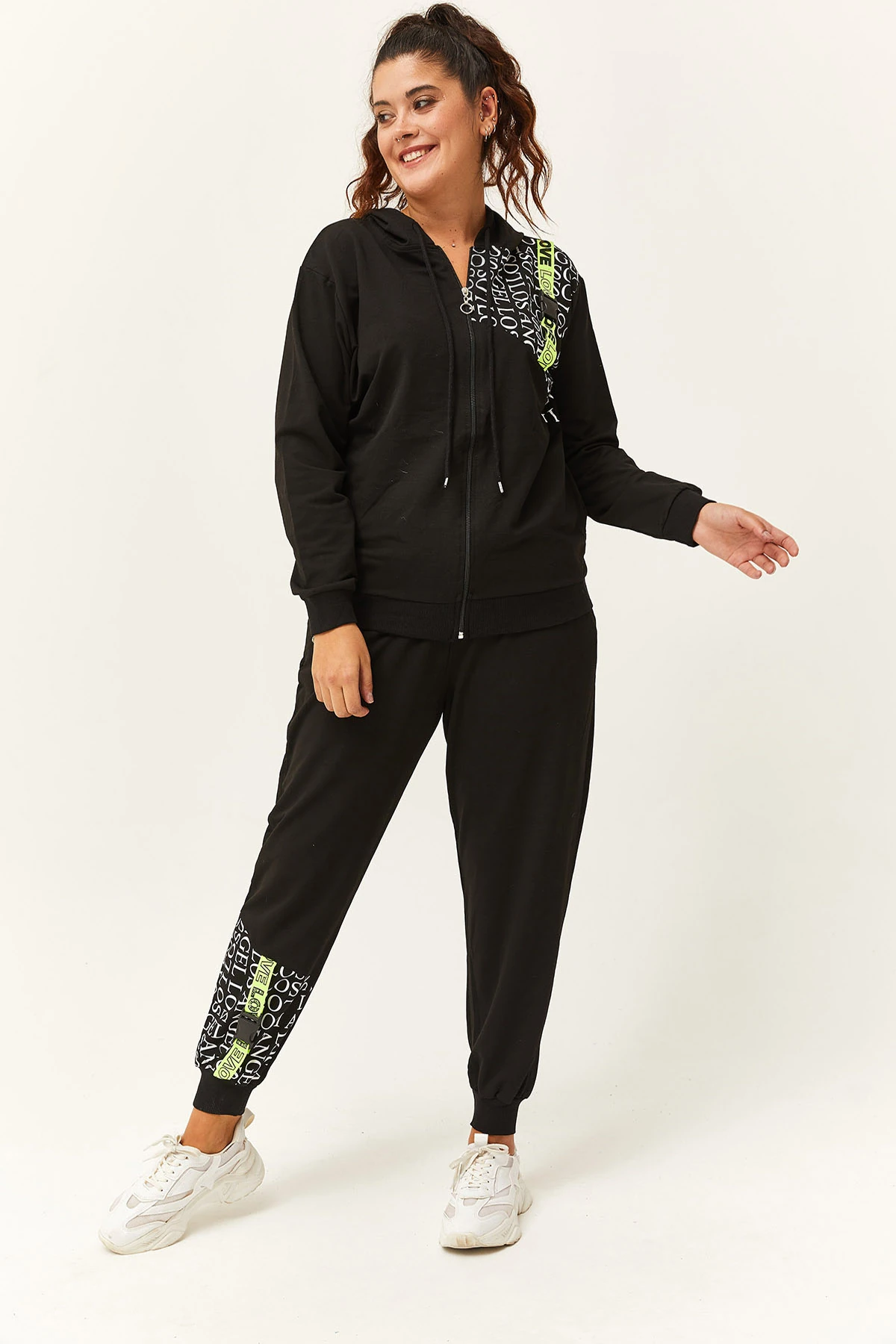 Kadın Büyük Beden Neon Bant Detaylı Yazılı Eşofman Takımı - Siyah