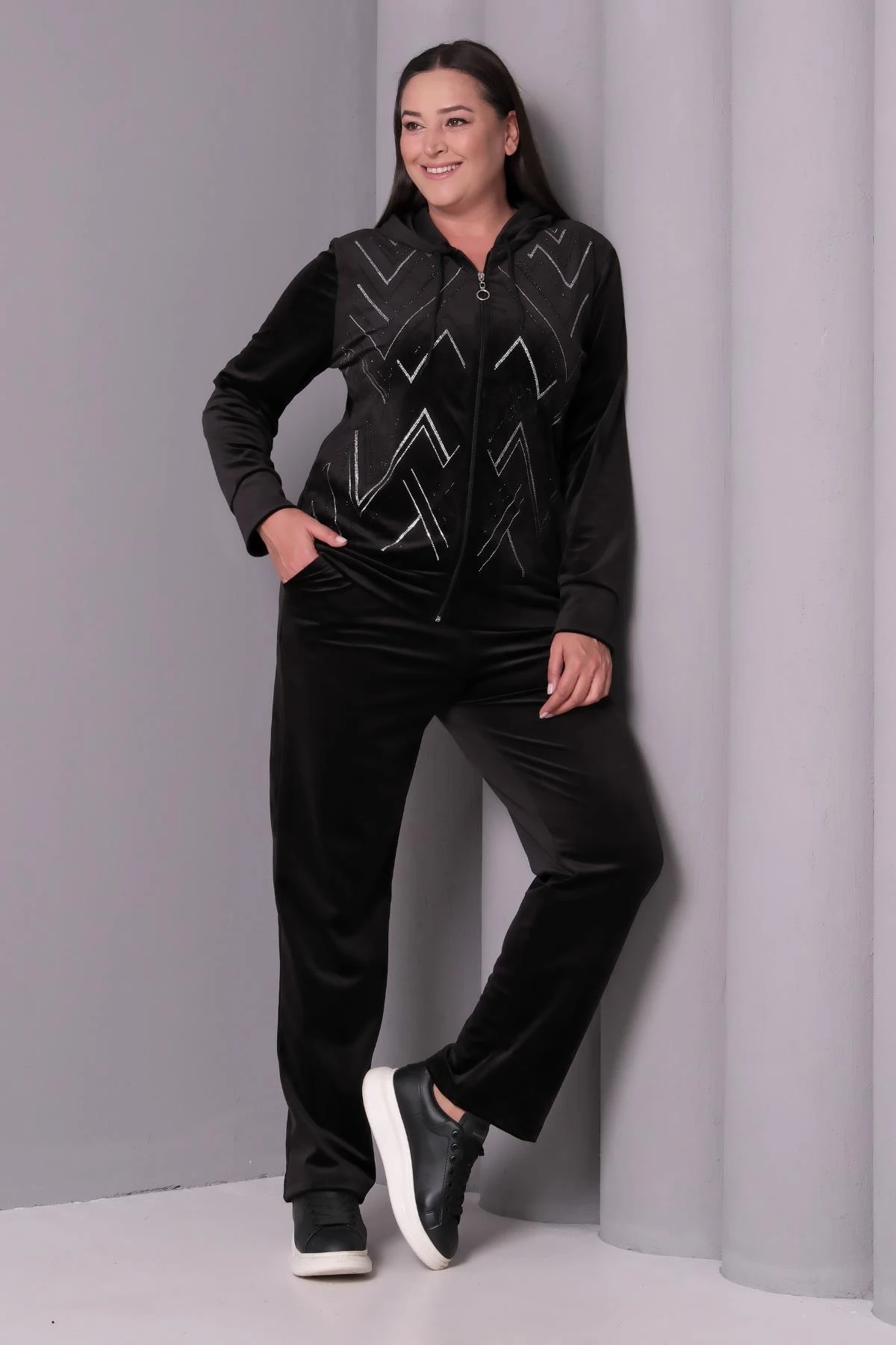 Kadın Büyük Beden Taşlı Kadife Siyah Eşofman Takımı - Siyah