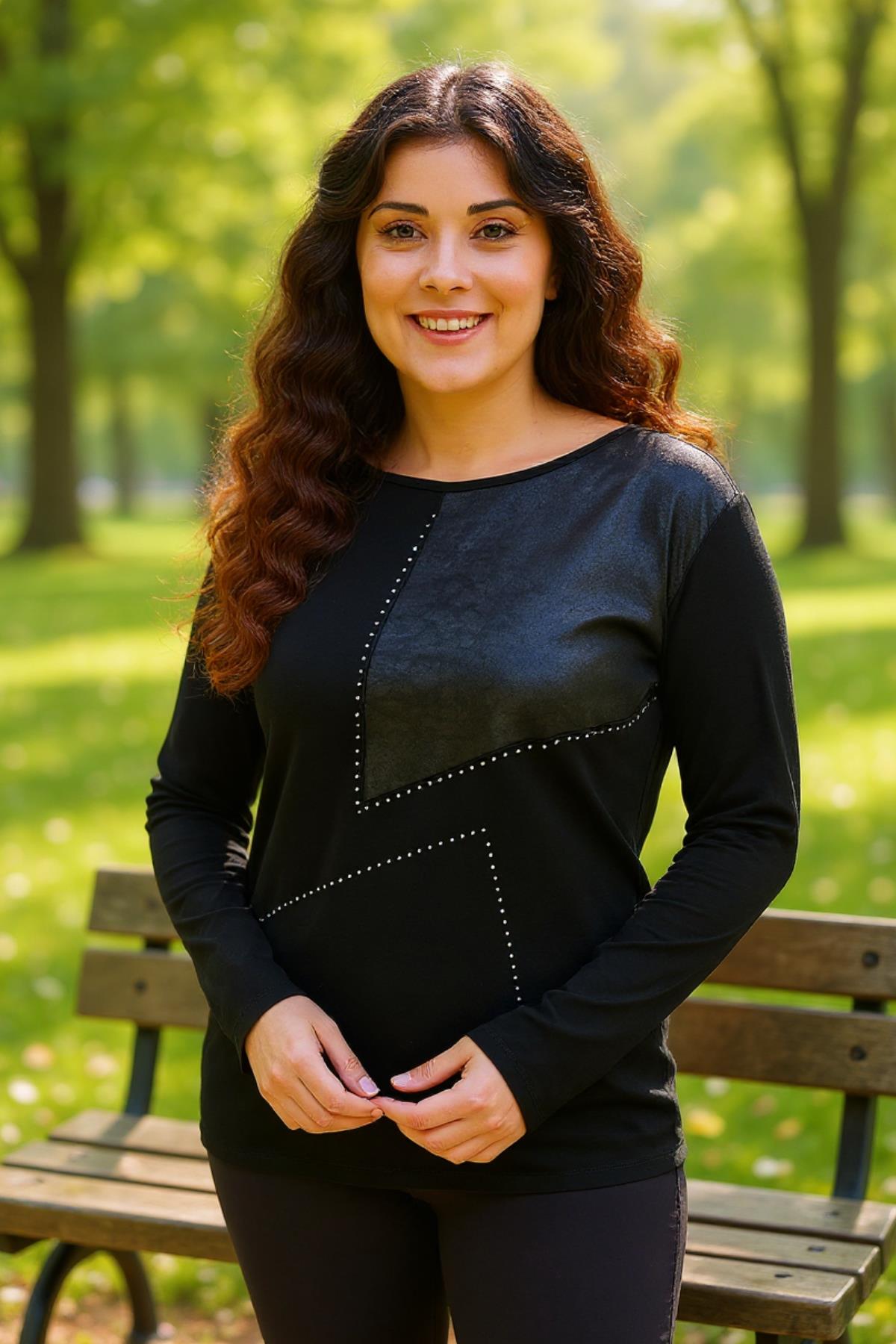 Kadın Büyük Beden Taş Ve Deri Görünümlü Parça Detay Bluz - Siyah