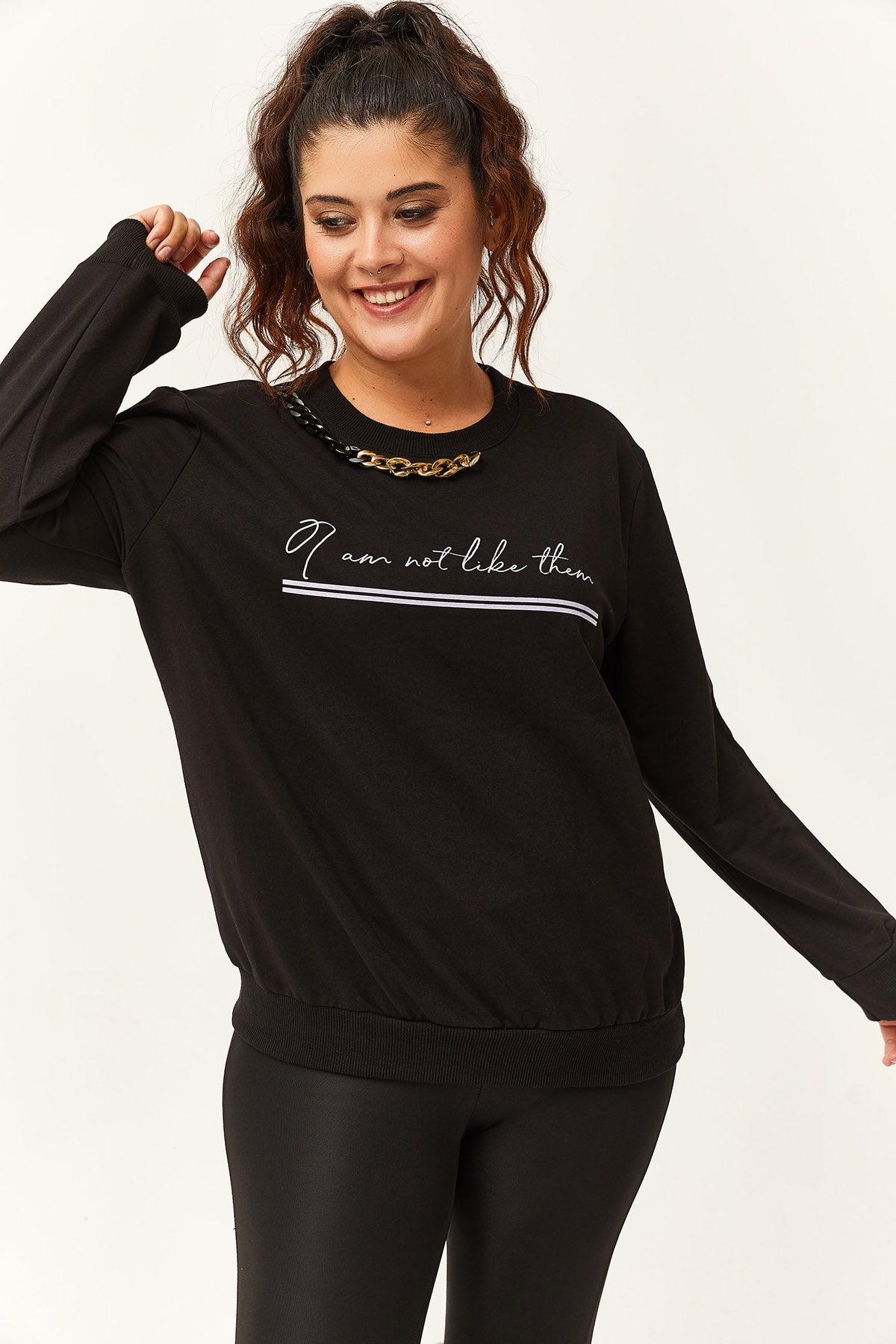 Kadın Büyük Beden Yaka Zincir Detaylı Yazılı Siyah Sweatshirt - Siyah