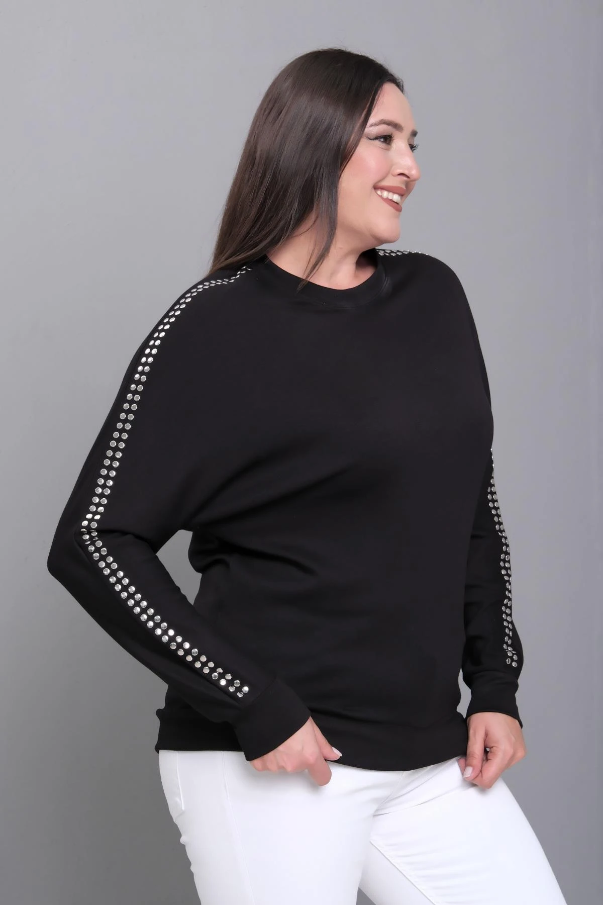 Kadın Büyük Beden Kolları Metal Baskılı Siyah Sweatshirt  - Siyah