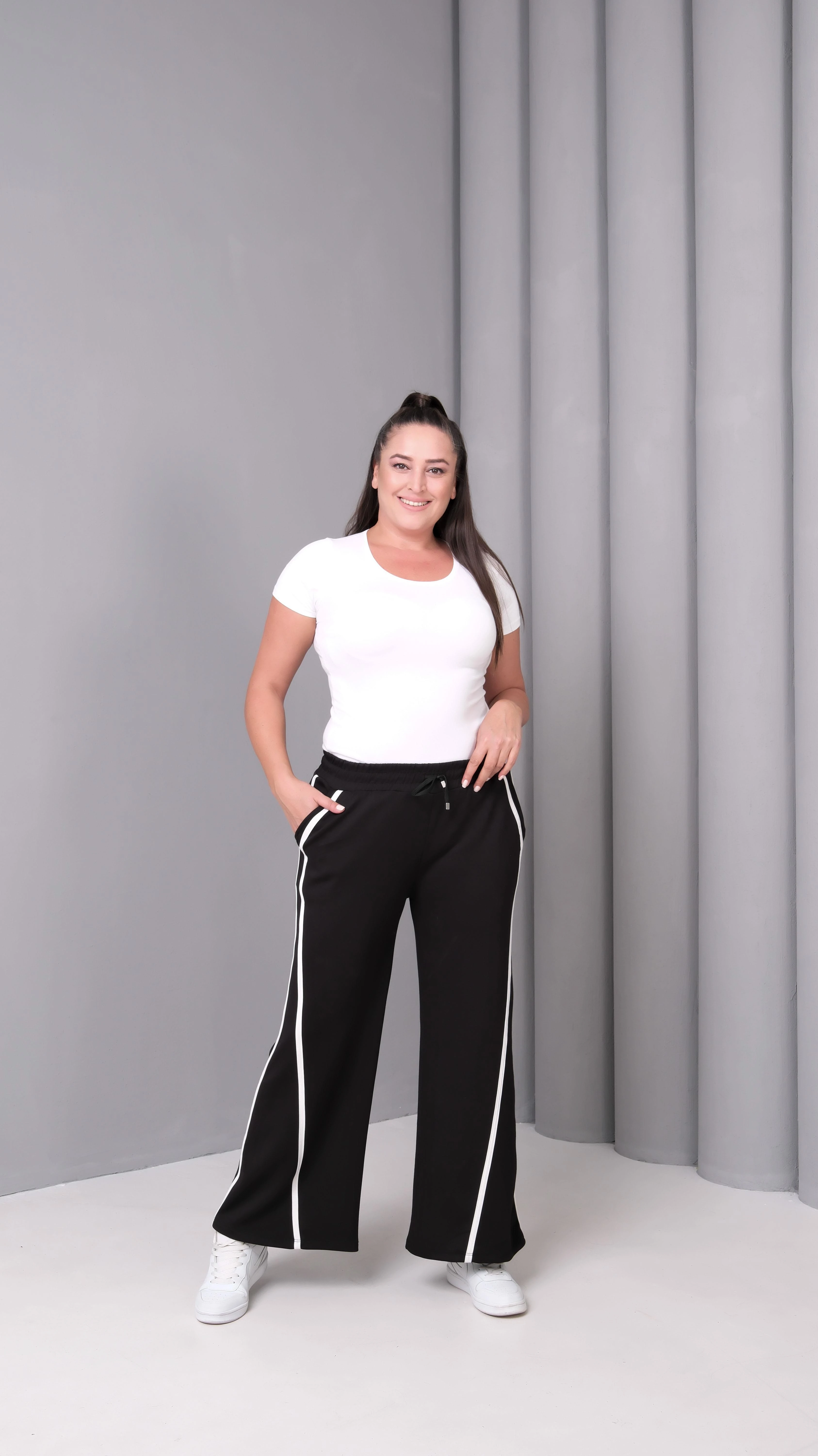 Kadın Büyük Beden Ekstra Rahat Kalıp Çizgili Eşofman Altı - Siyah