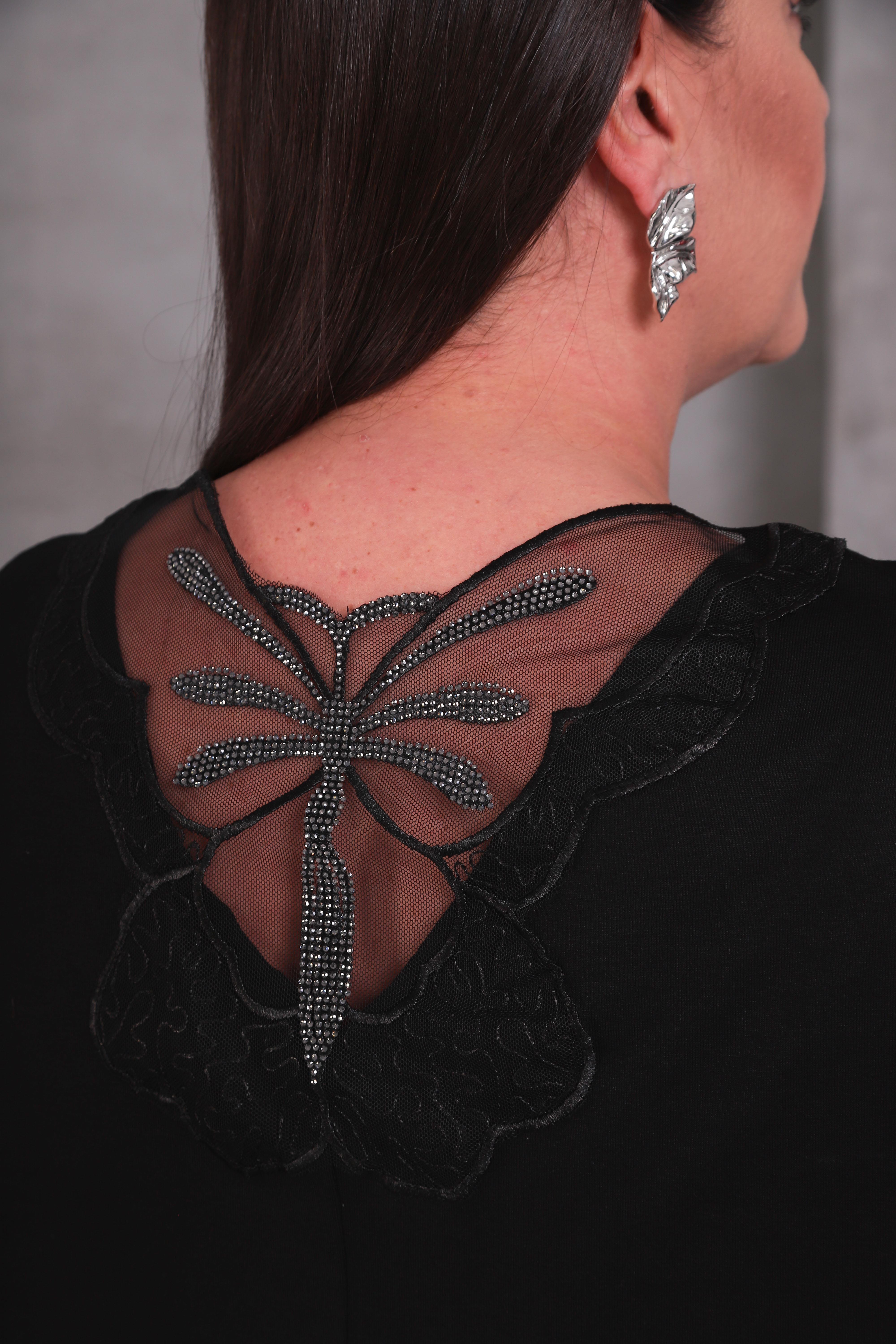 Kadın Büyük Beden Siyah Bluz – Dantel Detaylı, Kelebek İşlemeli Şık Tasarım