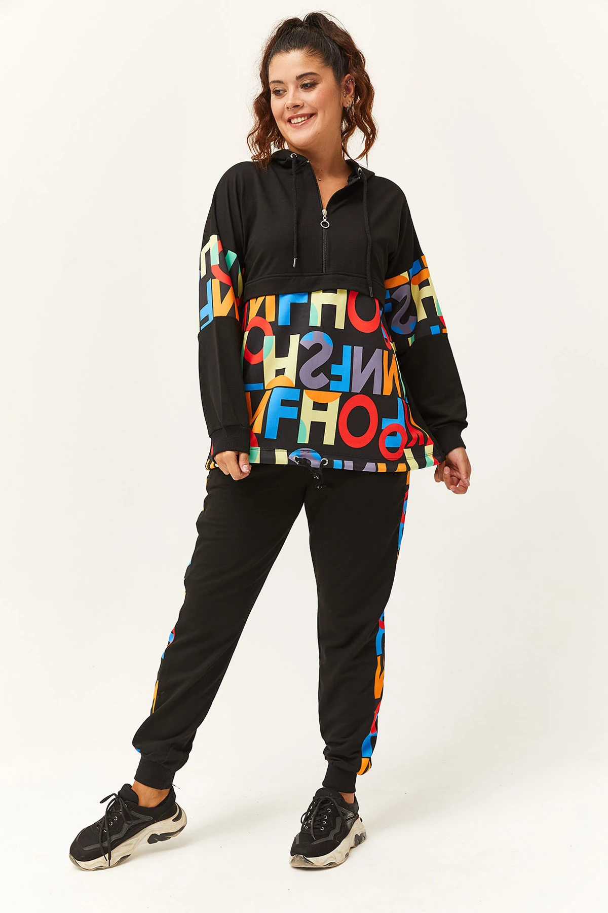Kadın Büyük Beden Renkli Harf Desenli Eşofman Takımı - Siyah